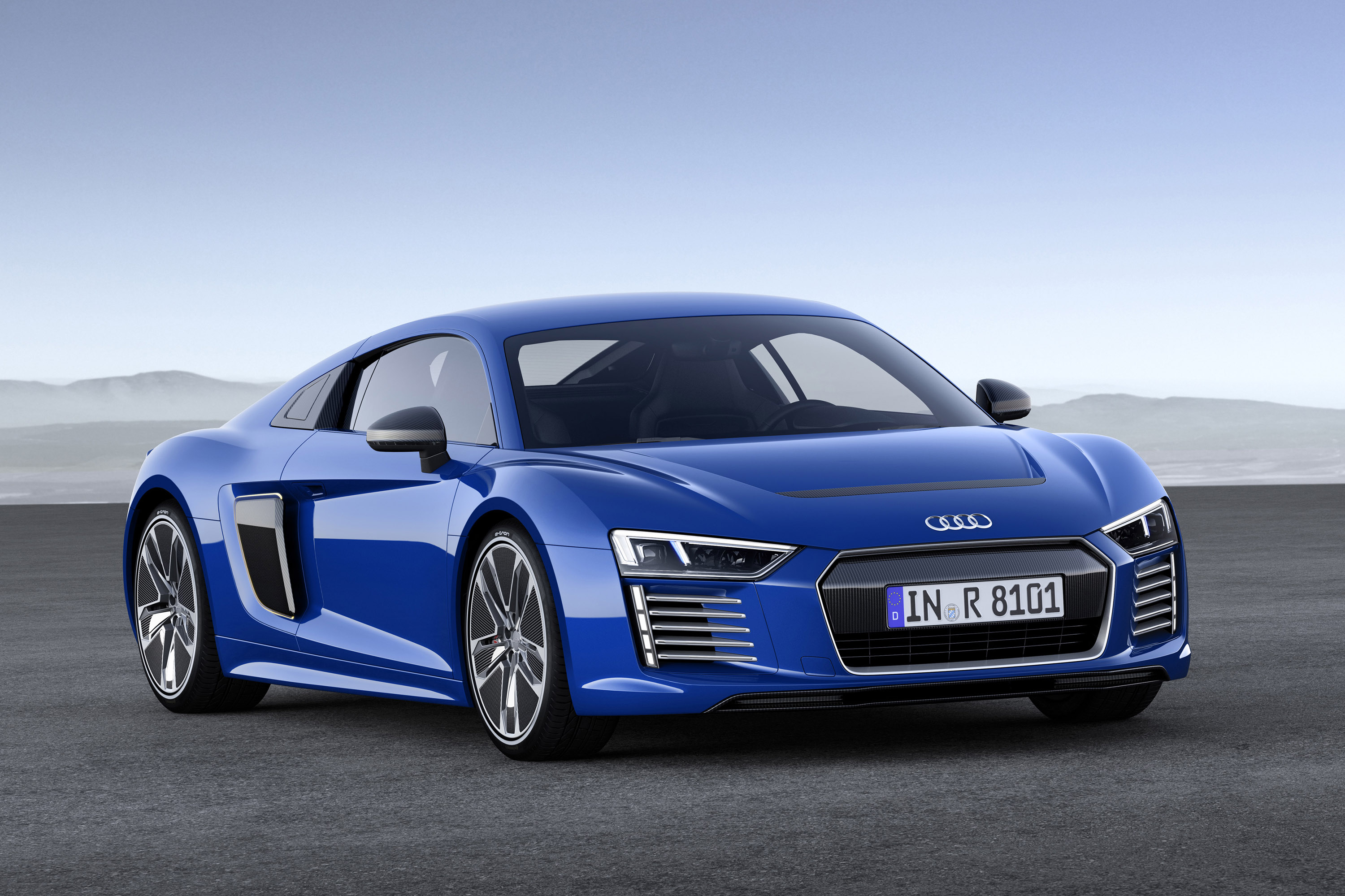 Audi R8 e-tron photo #2