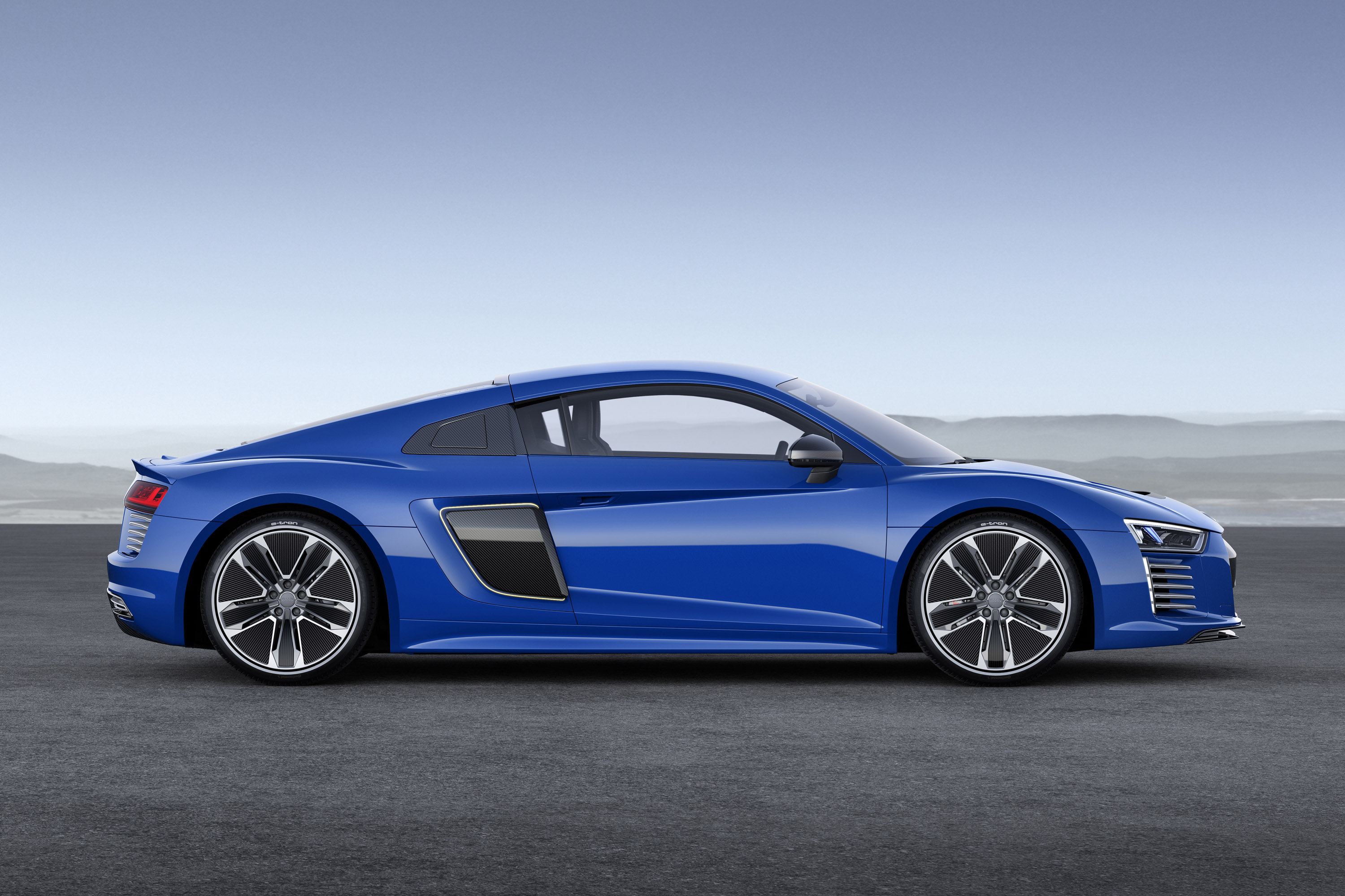 Audi R8 e-tron photo #7