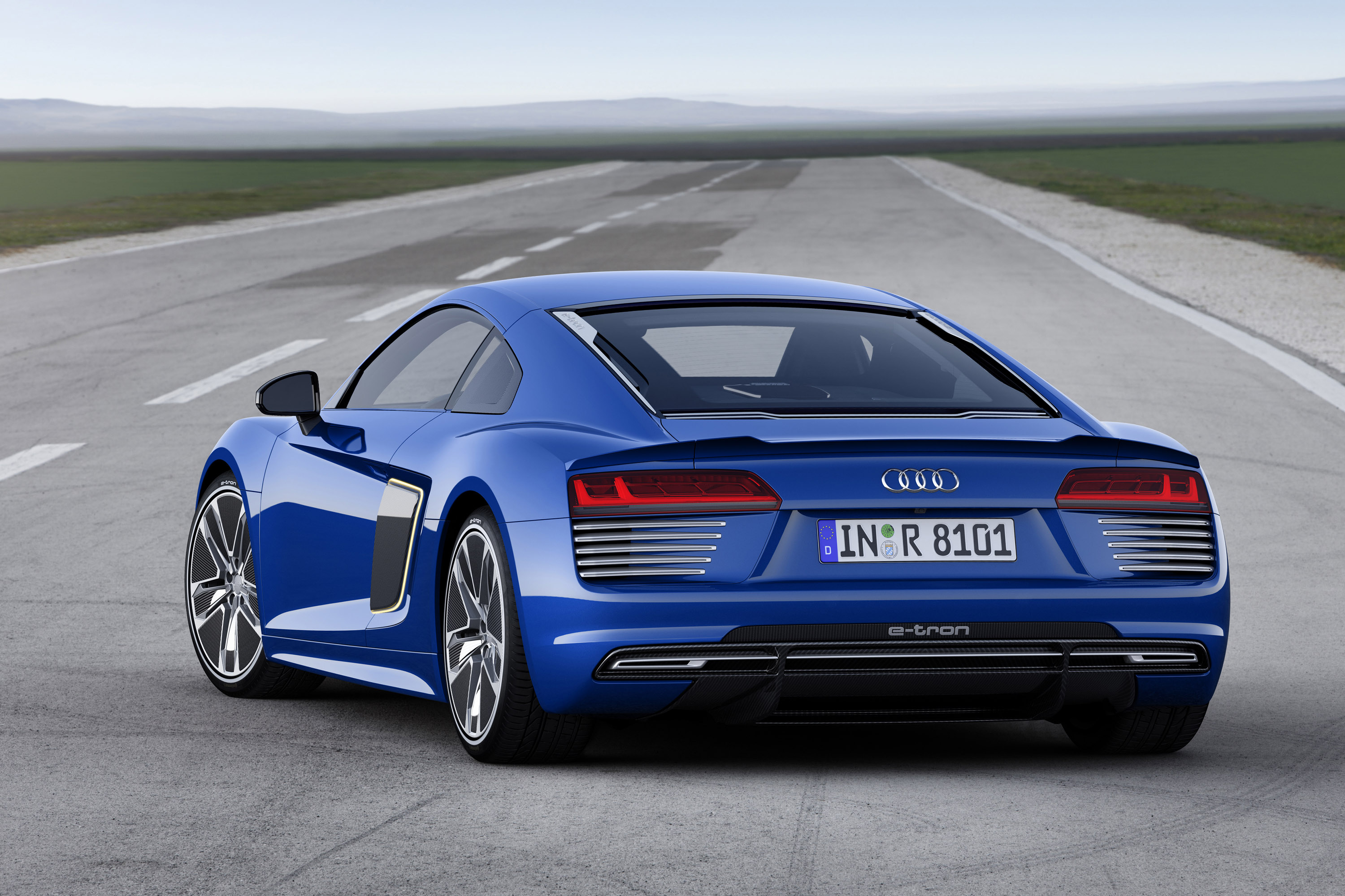 Audi R8 e-tron photo #9