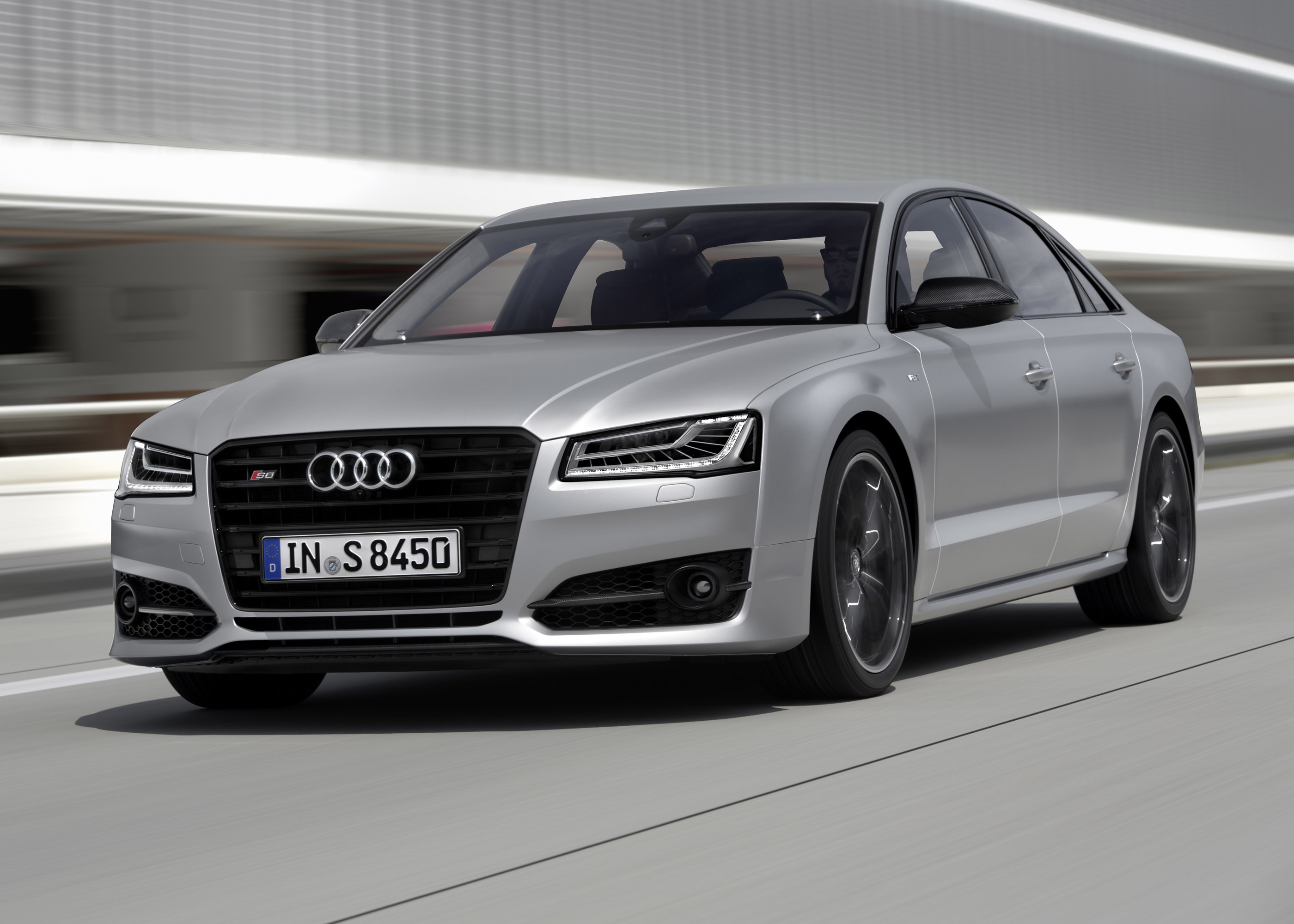 Audi S8 plus photo #1