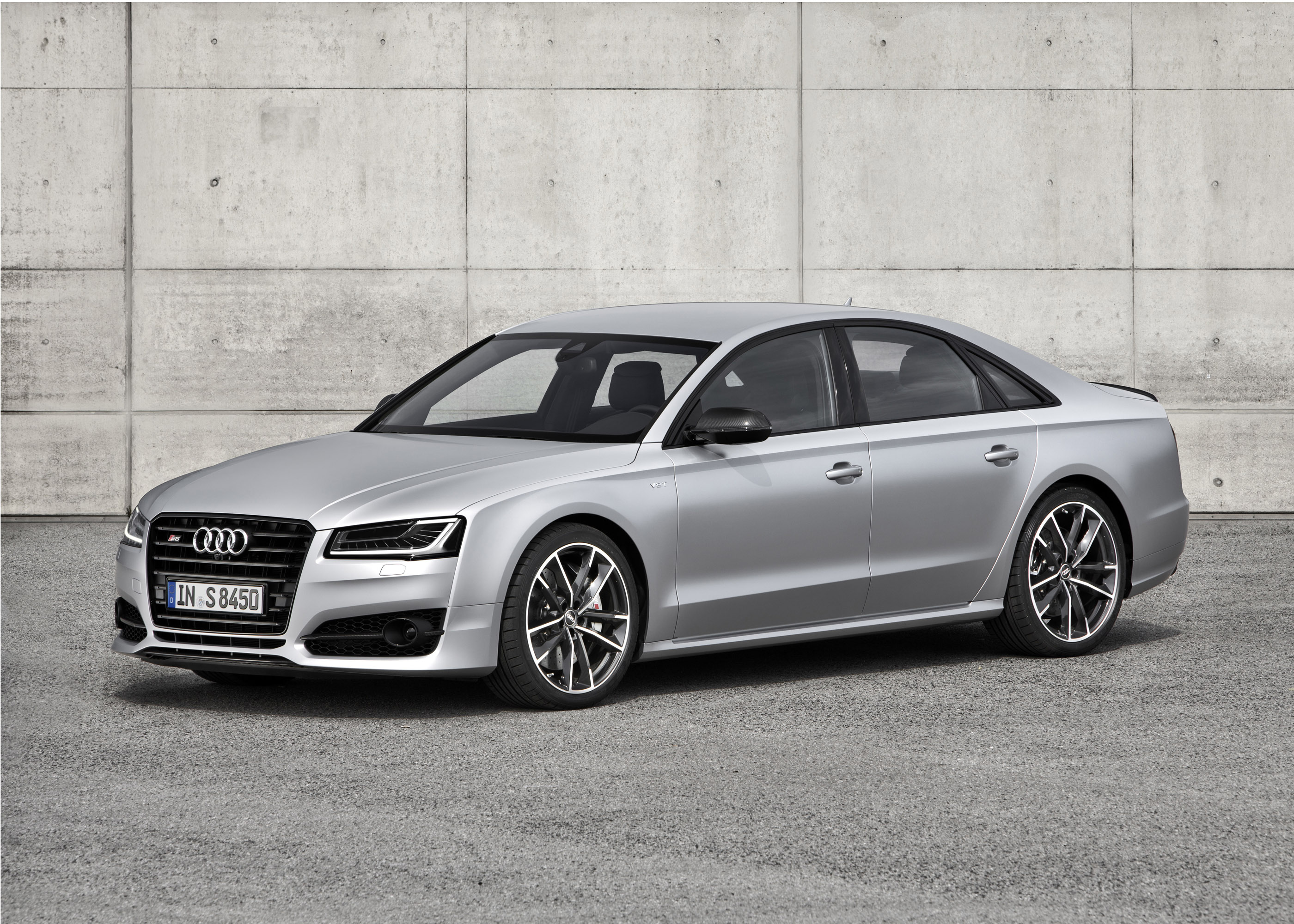 Audi S8 plus photo #3