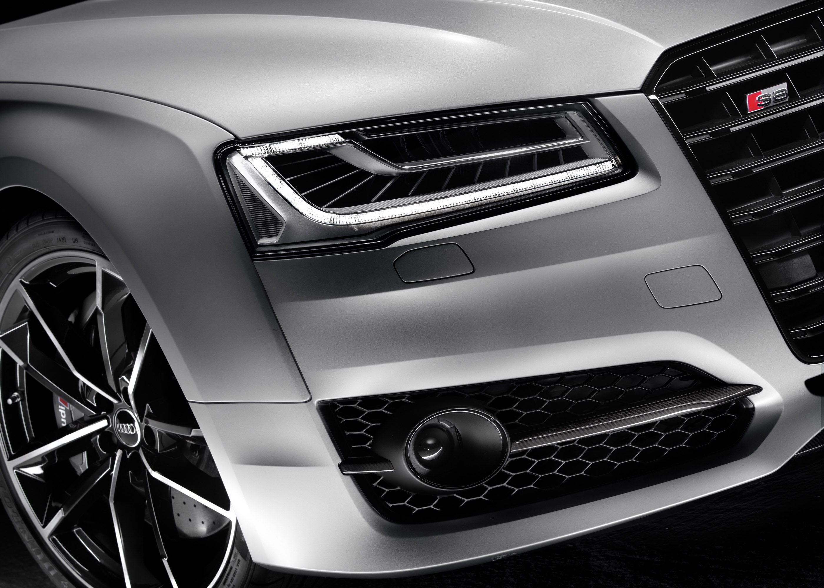 Audi S8 plus photo #15
