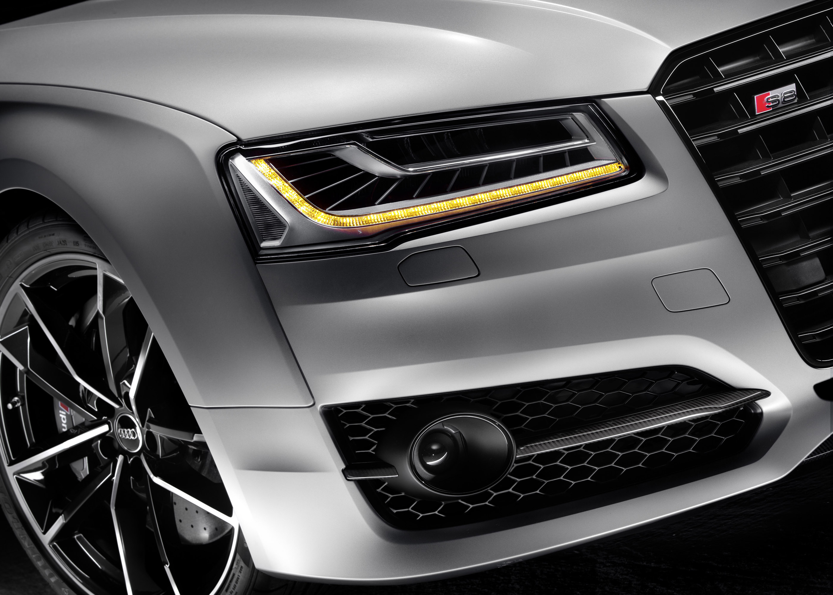 Audi S8 plus photo #16
