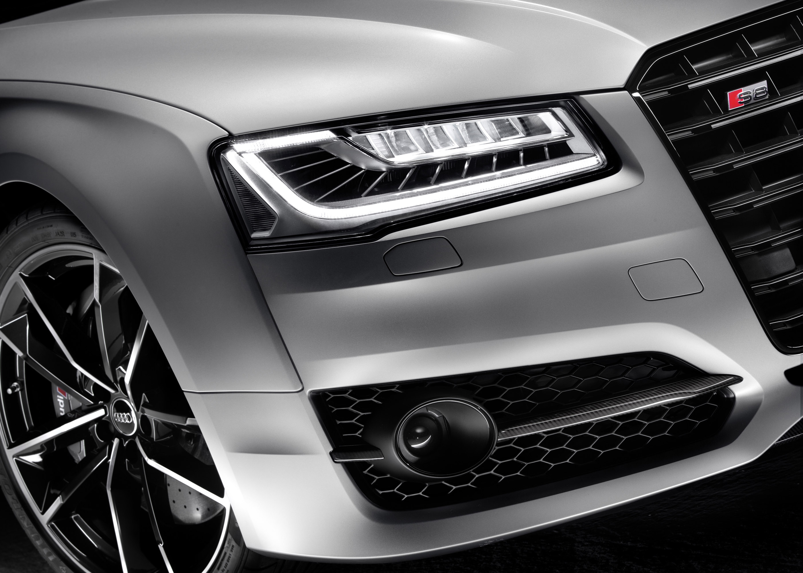 Audi S8 plus photo #17