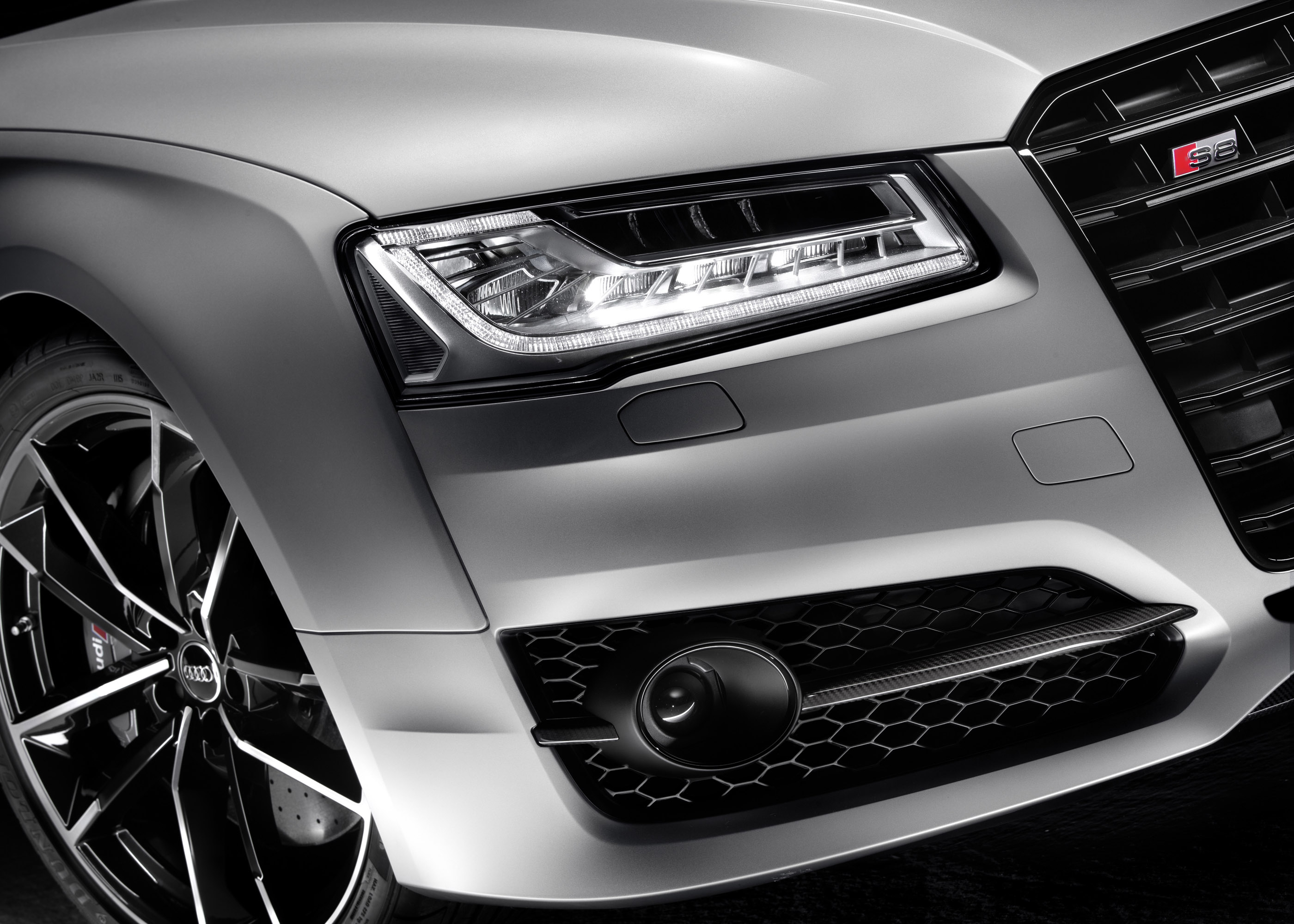 Audi S8 plus photo #18