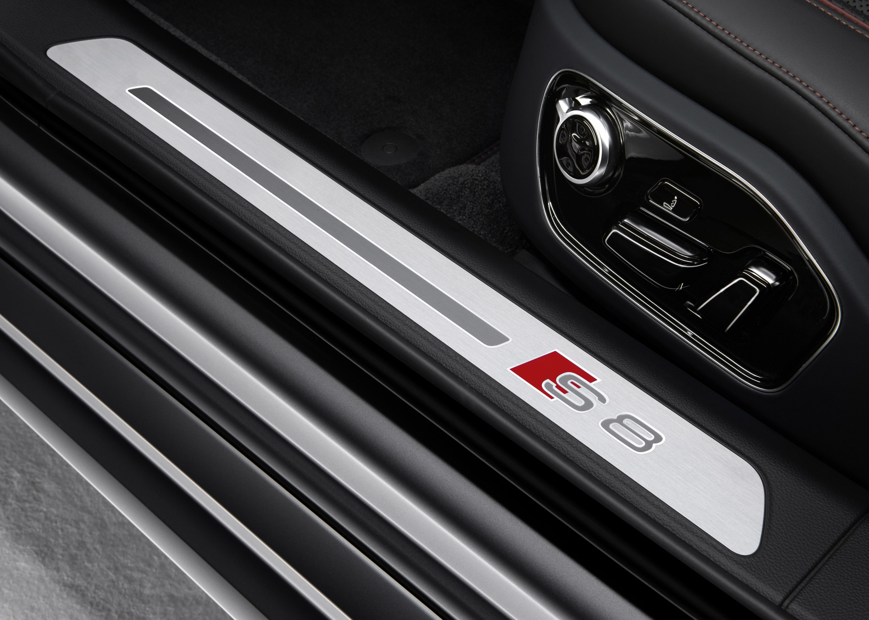 Audi S8 plus photo #20