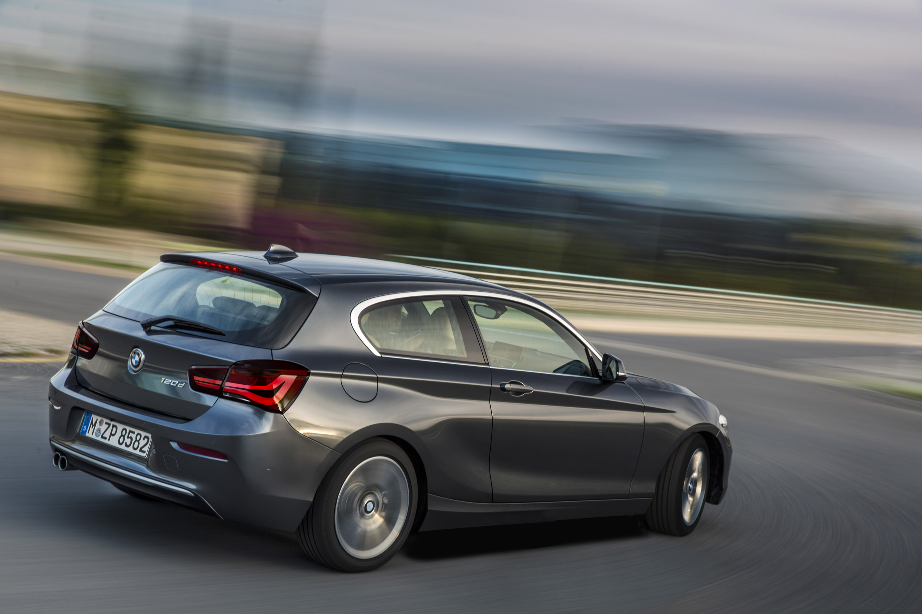 BMW 1-Series 3-door photo #17