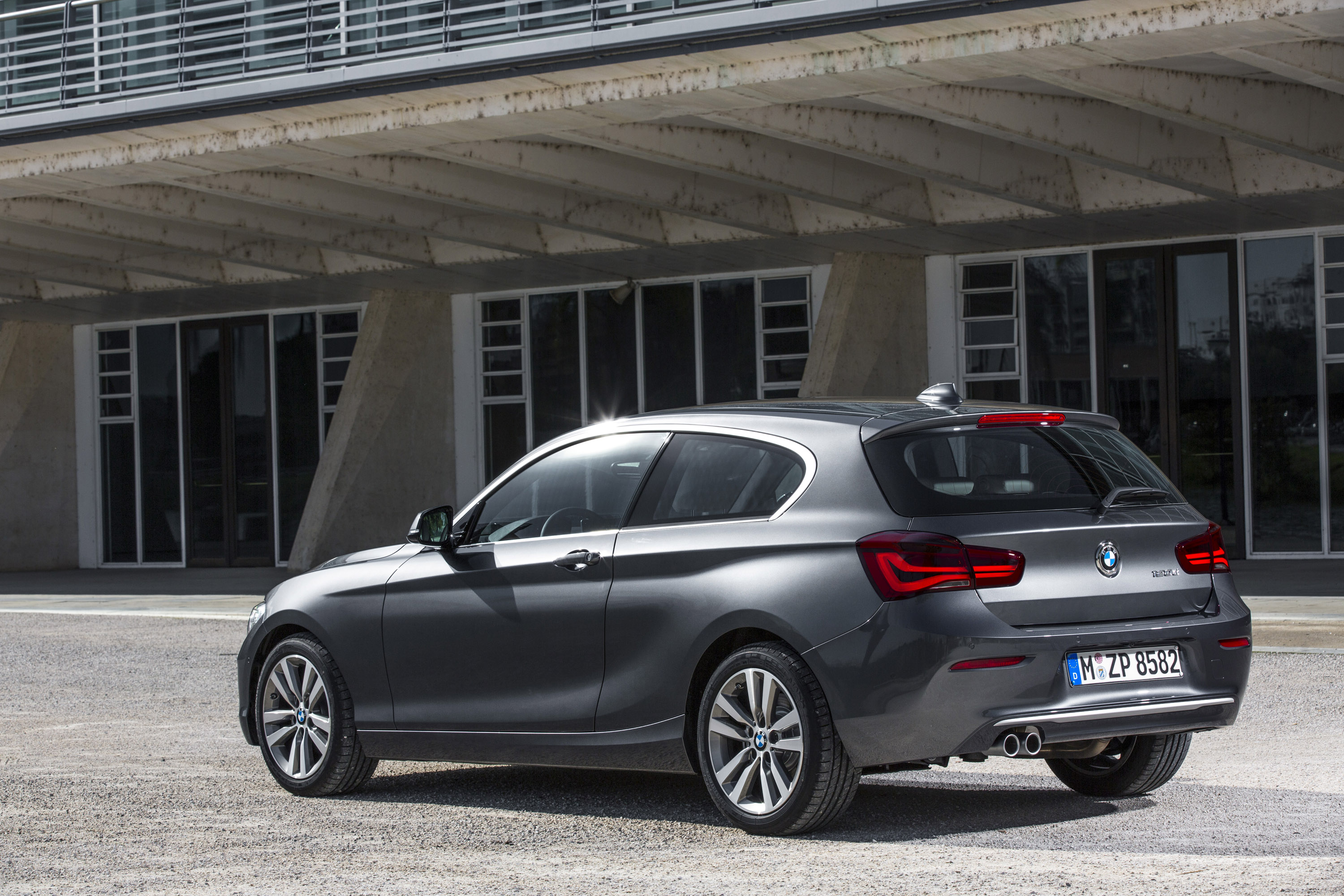 BMW 1-Series 3-door photo #24