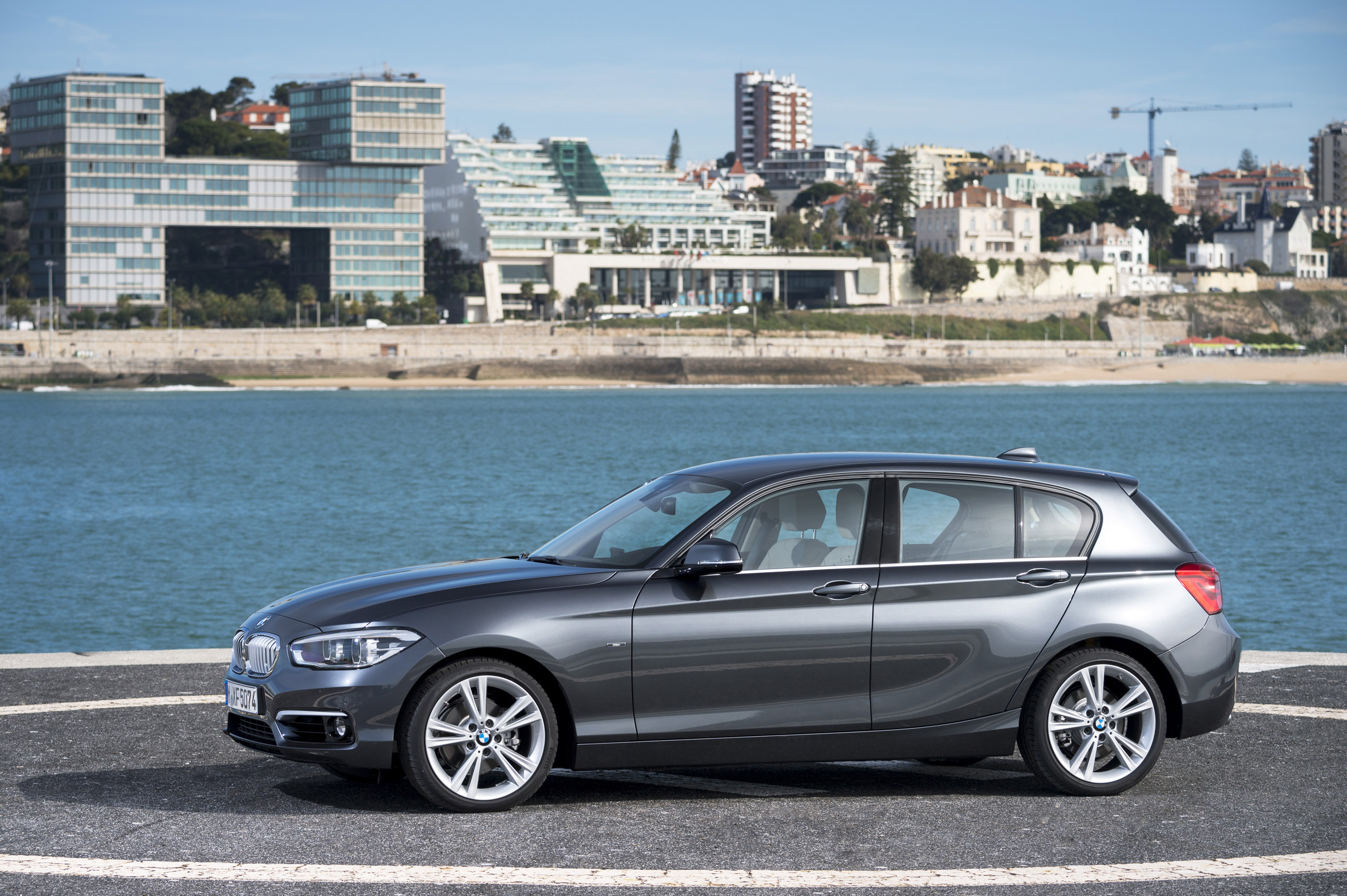 Bmw хэтчбек. BMW serie 1 2015. BMW serie 1. BMW 1 118i 2016. BMW 1 Series 2015.