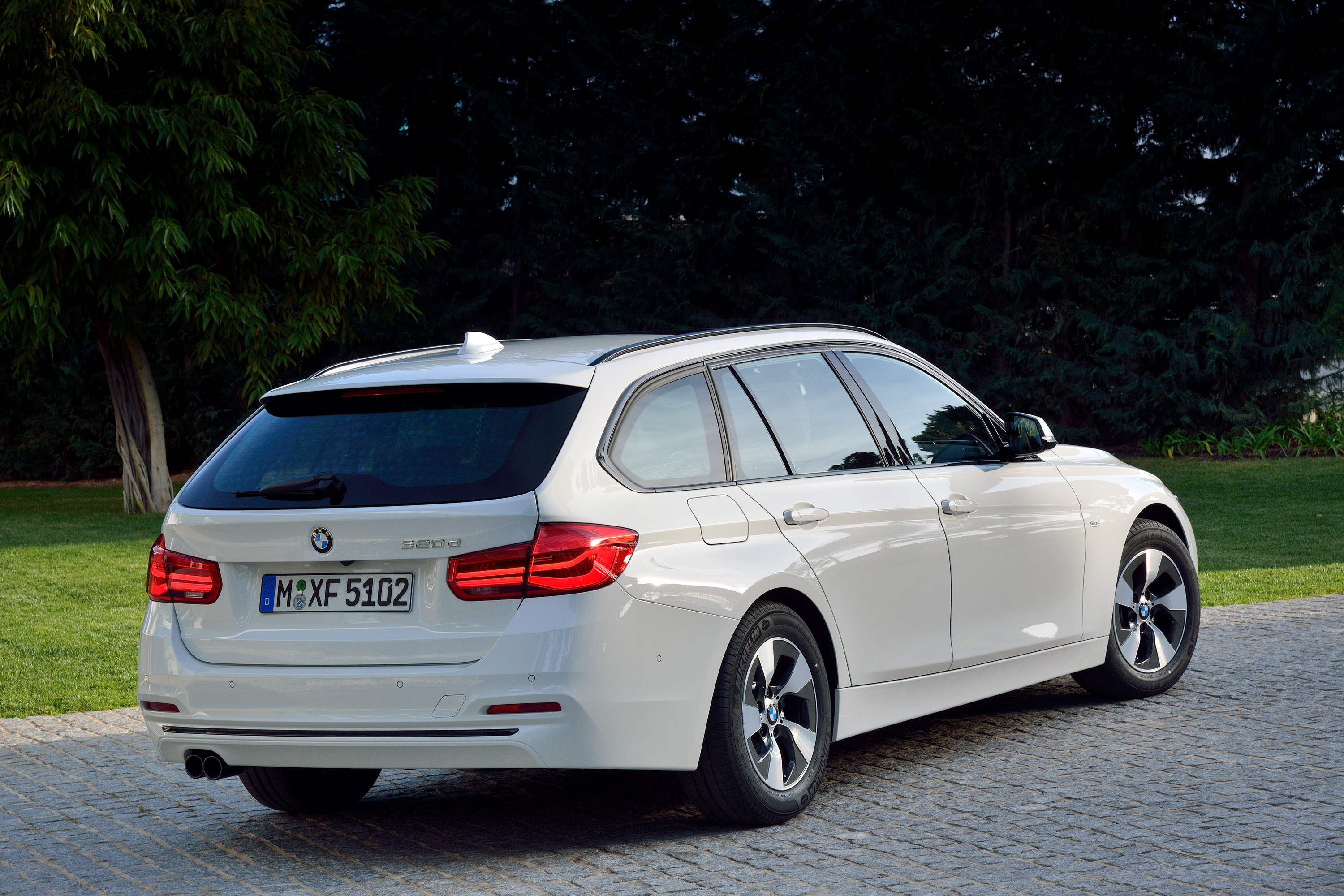 BMW 3-Series Touring photo #16