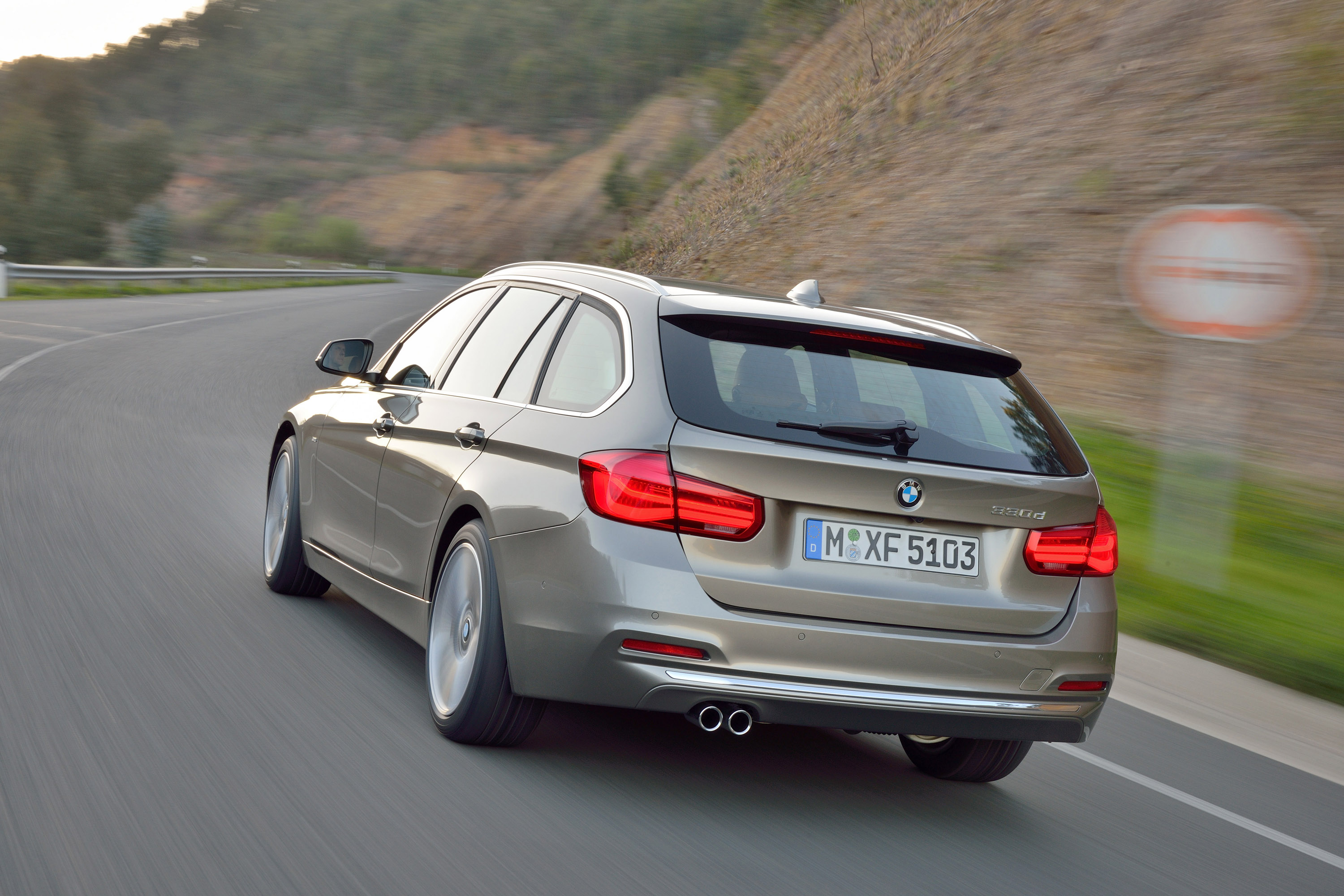 BMW 3-Series Touring photo #19