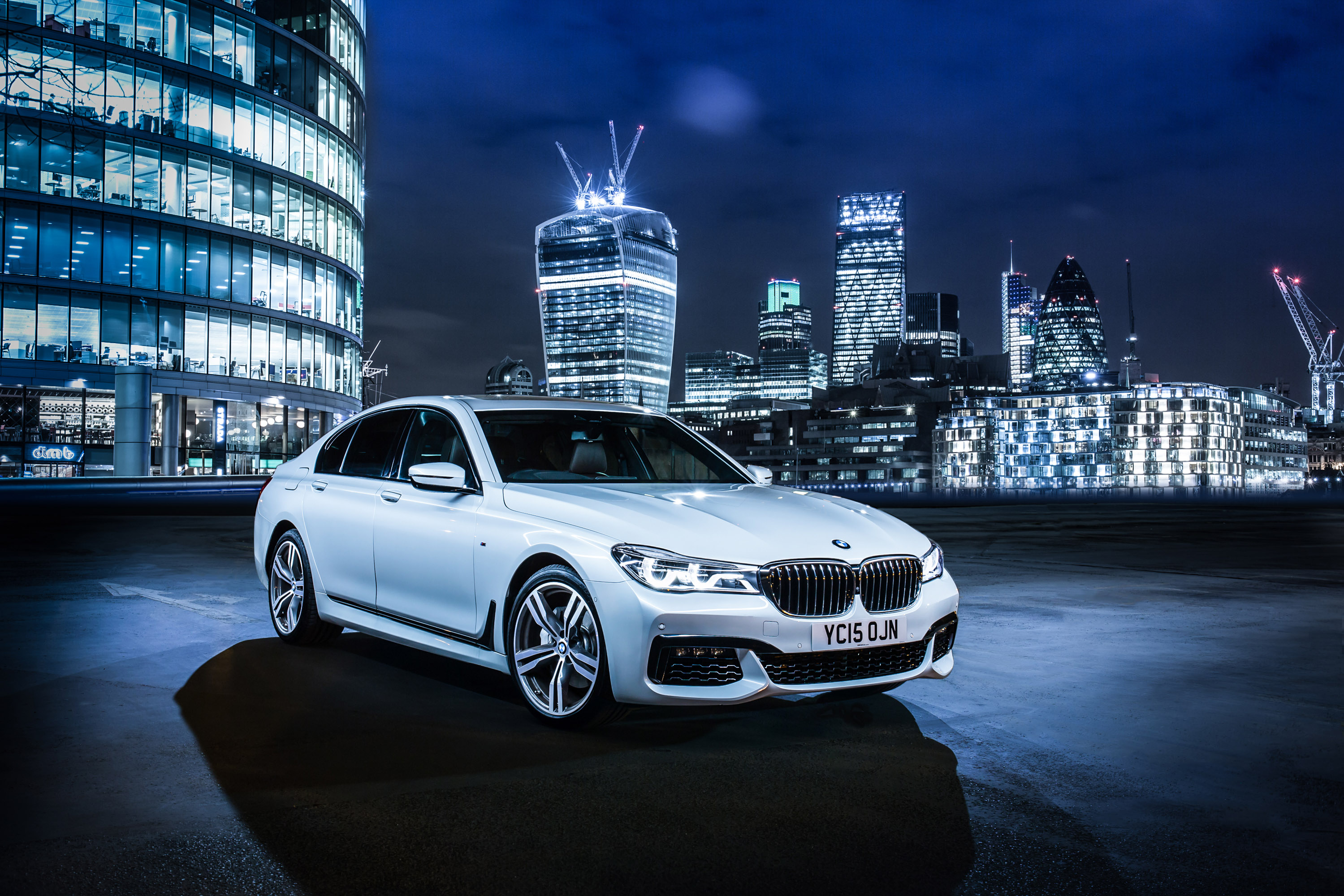 BMW 7-Series UK-Version photo #1