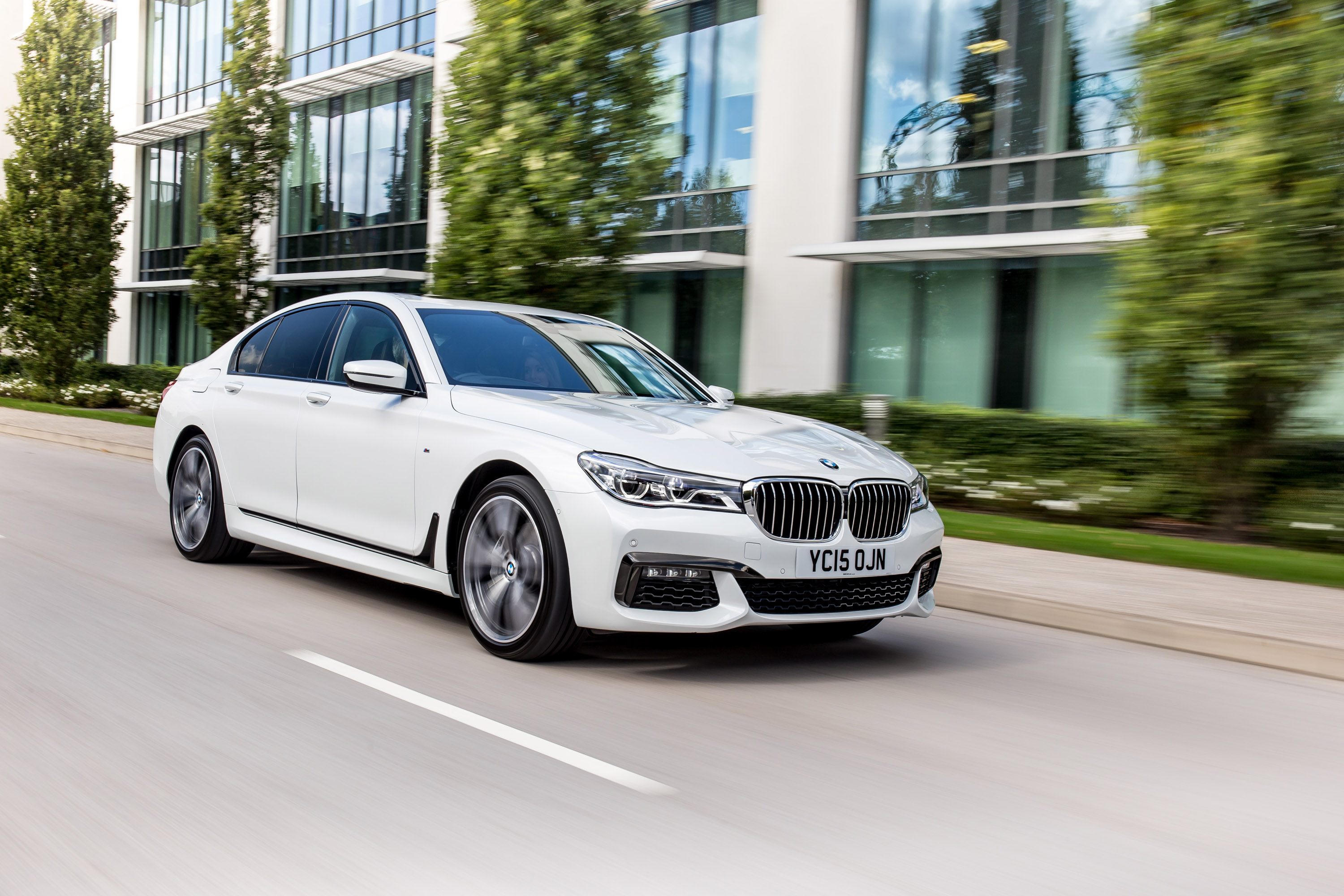 BMW 7-Series UK-Version photo #2