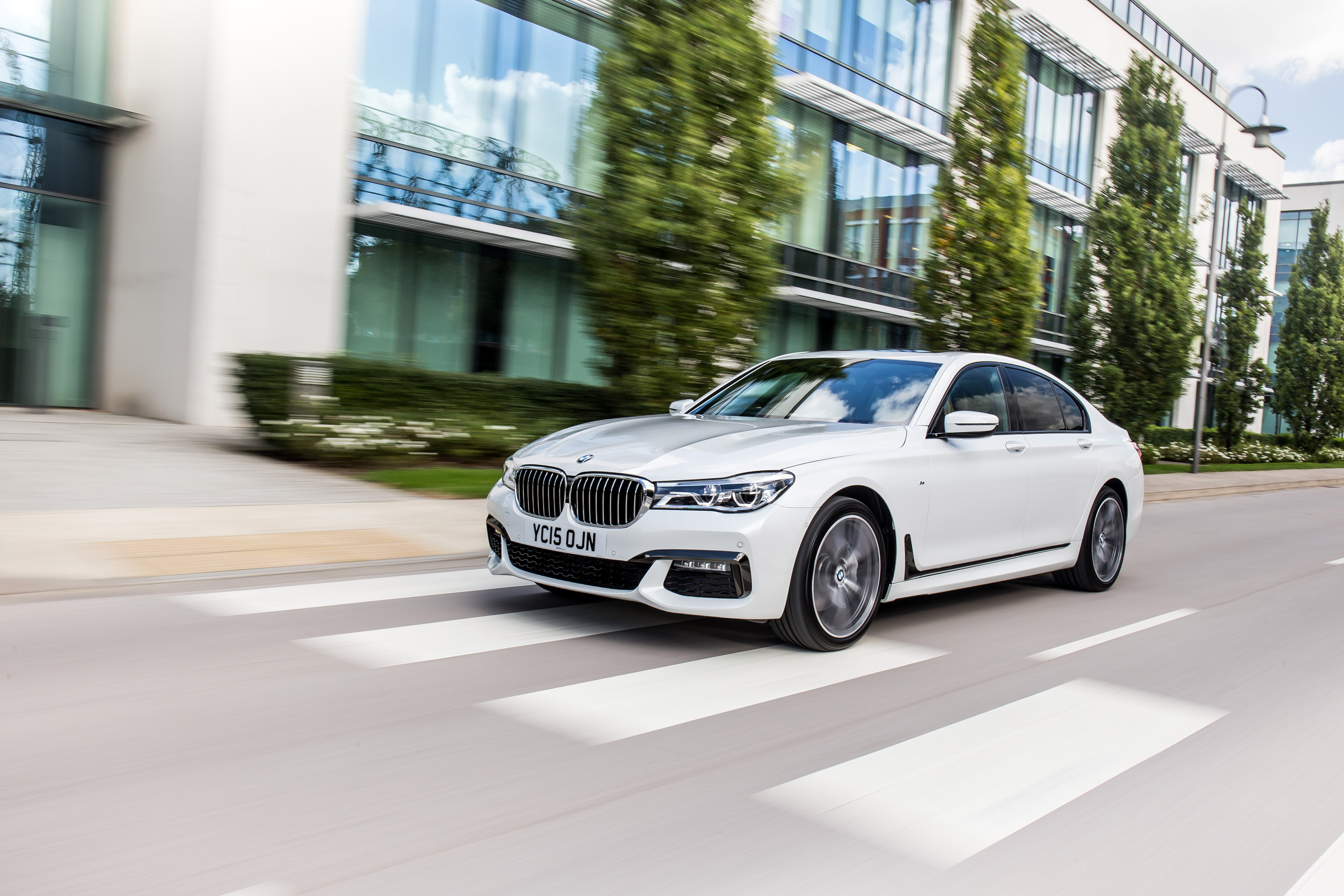 BMW 7-Series UK-Version photo #3