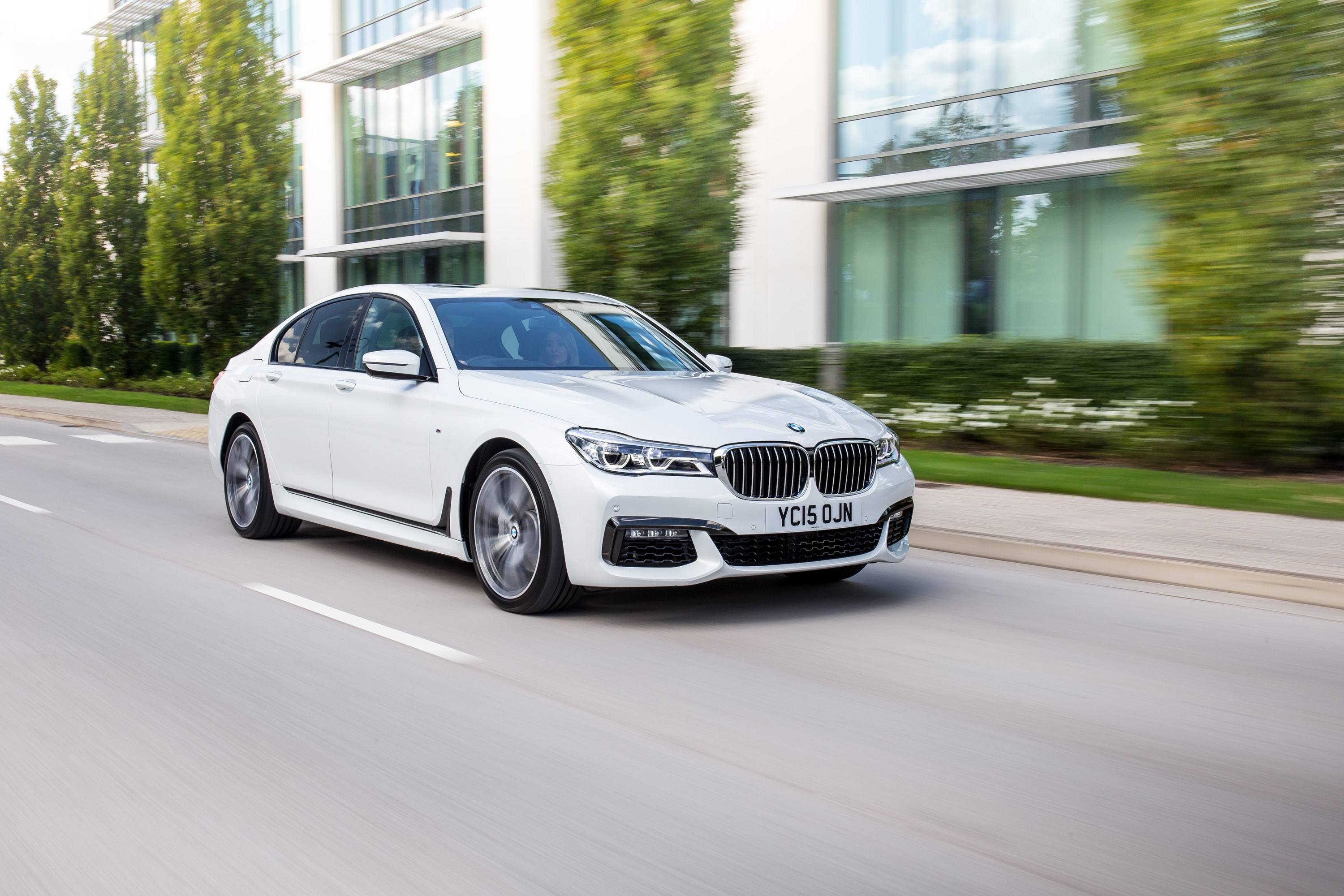 BMW 7-Series UK-Version photo #4