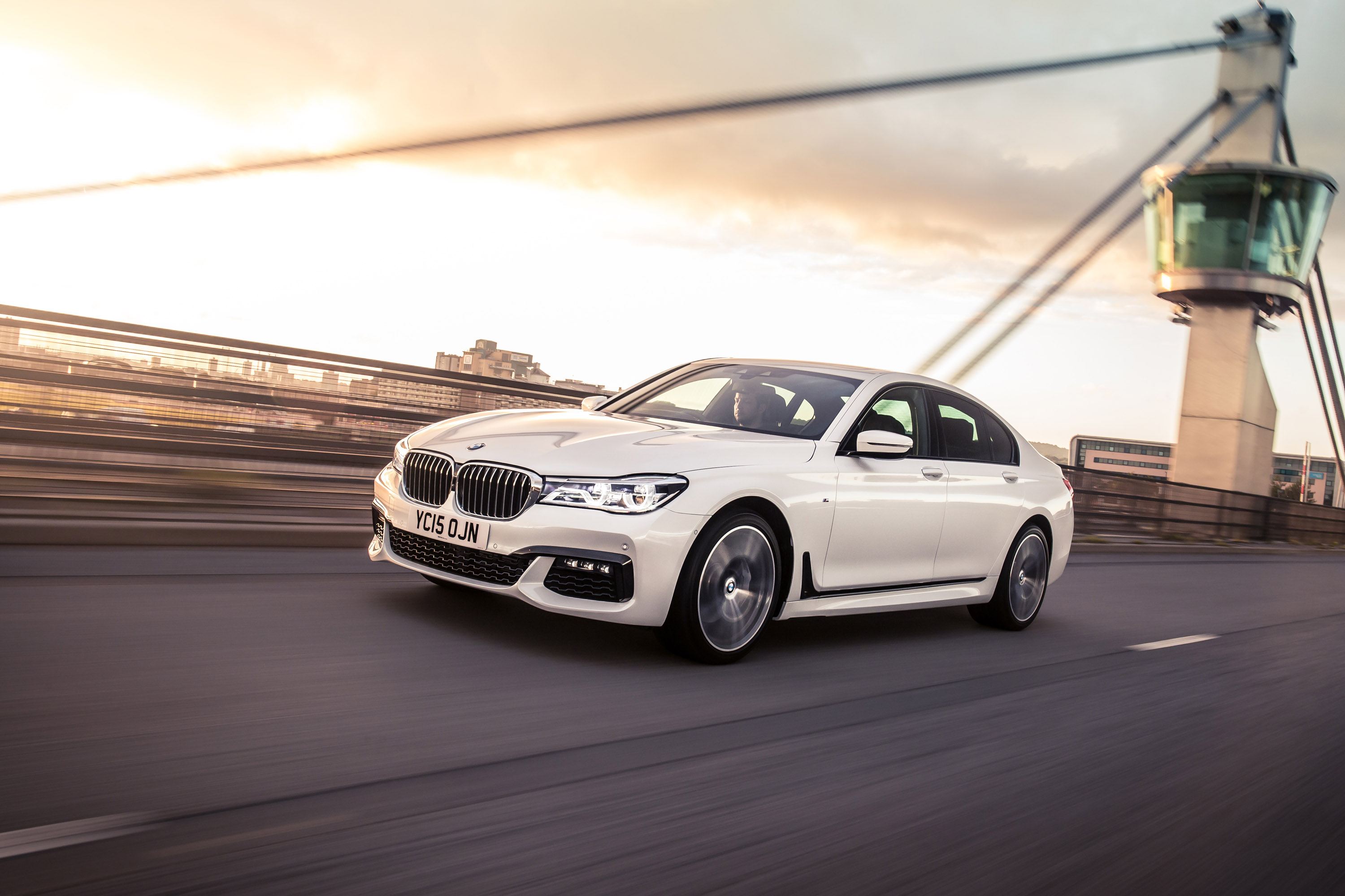 BMW 7-Series UK-Version photo #15