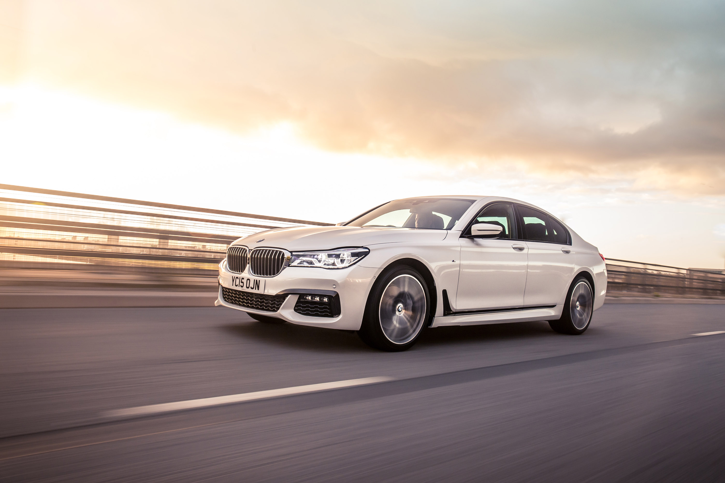 BMW 7-Series UK-Version photo #16