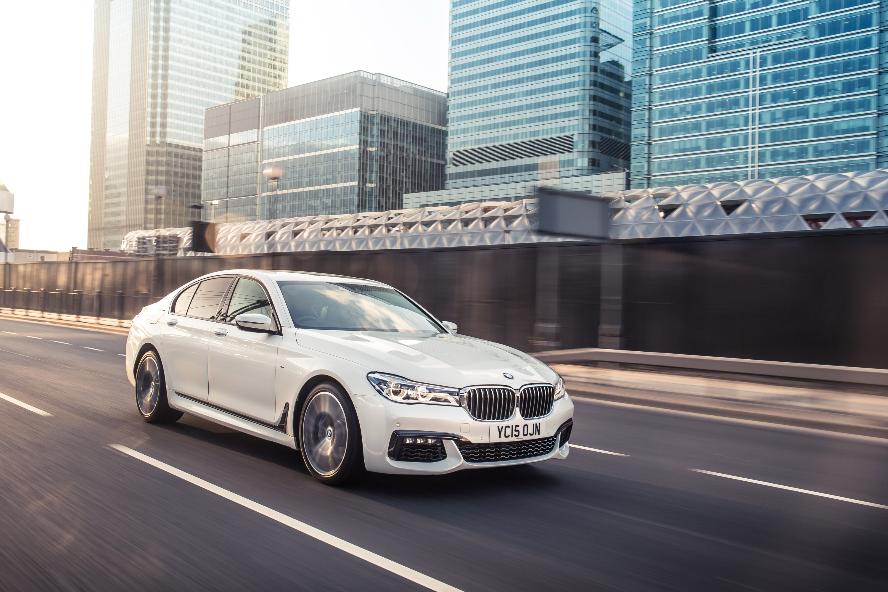 BMW 7-Series UK-Version photo #23
