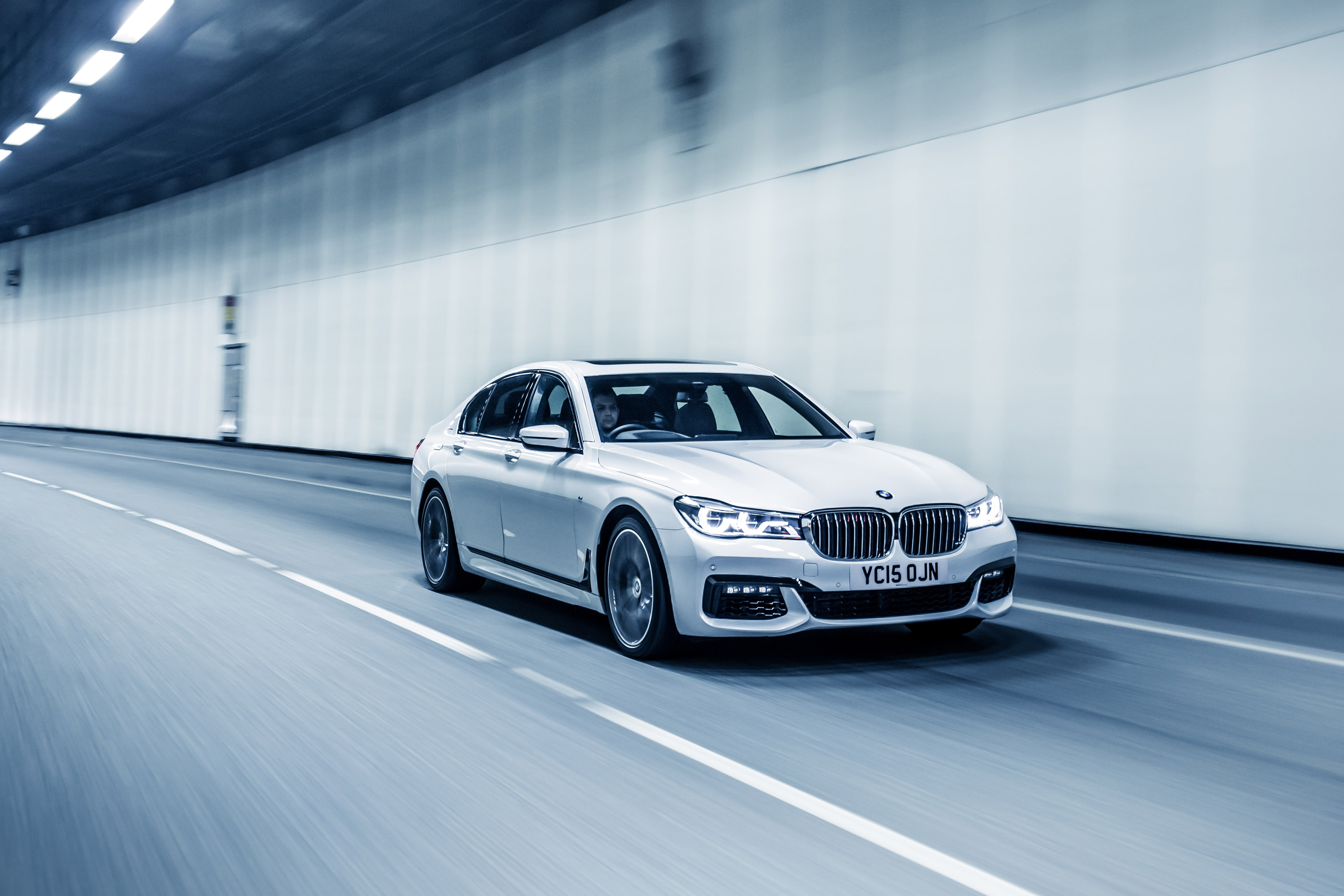 BMW 7-Series UK-Version photo #24