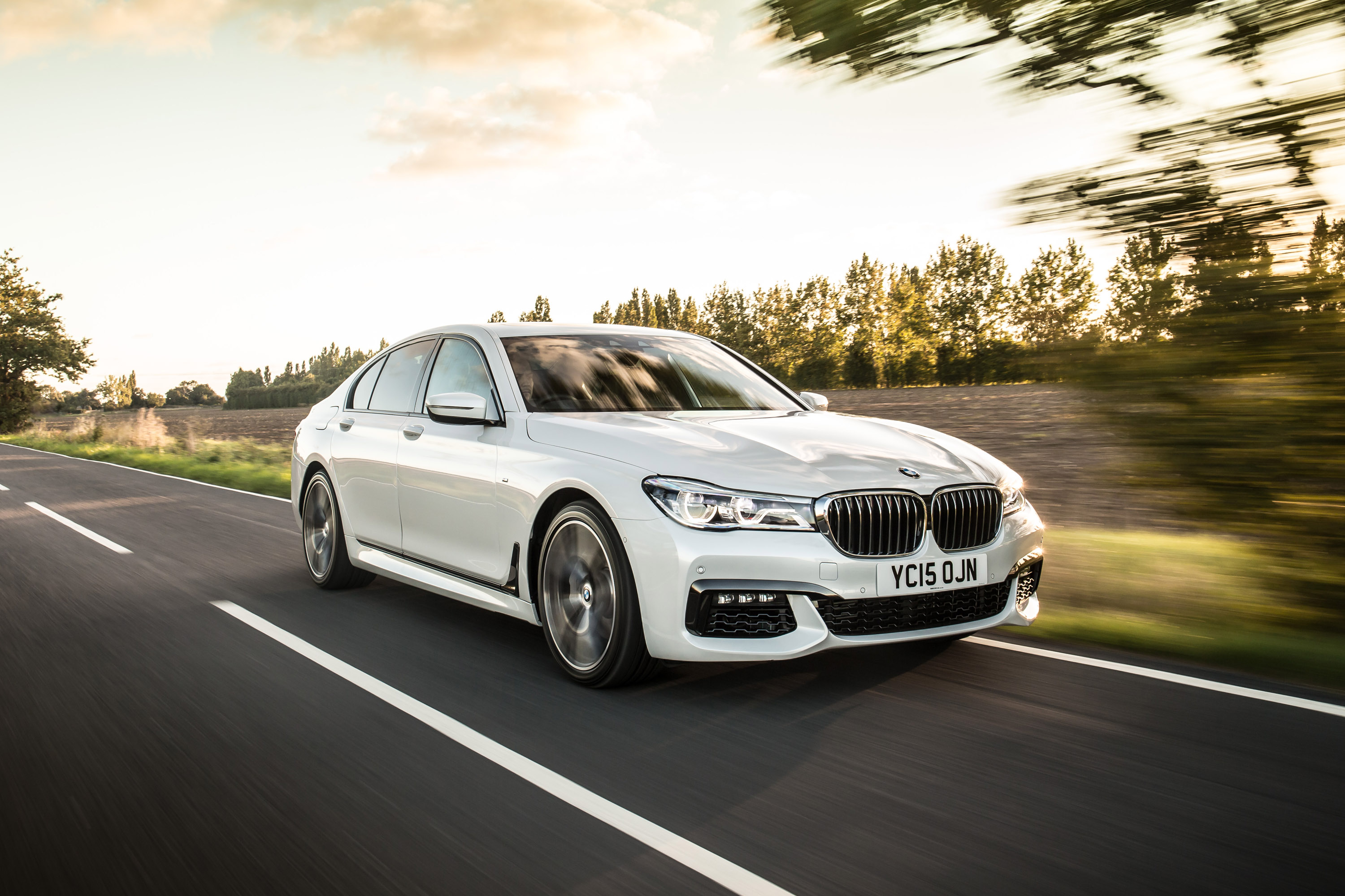 BMW 7-Series UK-Version photo #28