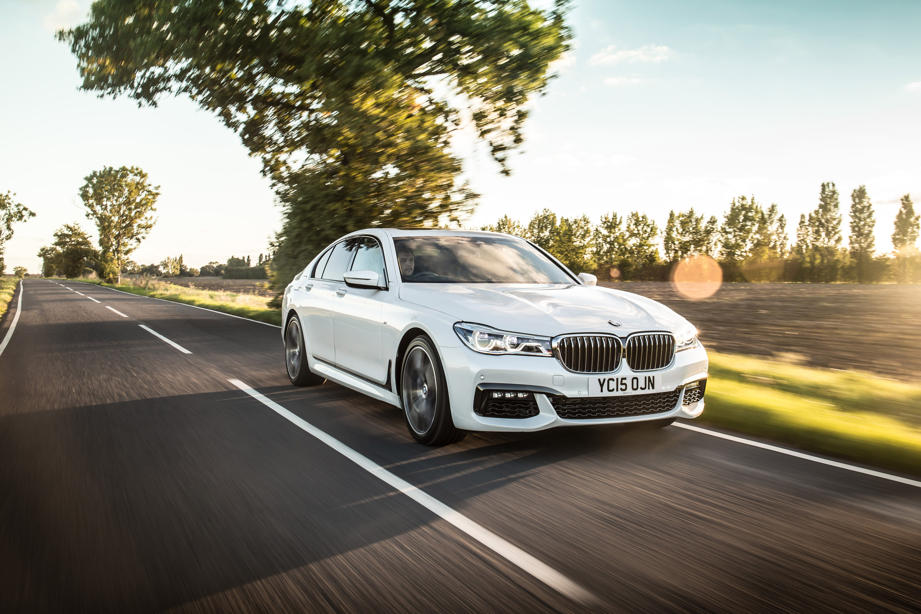 BMW 7-Series UK-Version photo #29