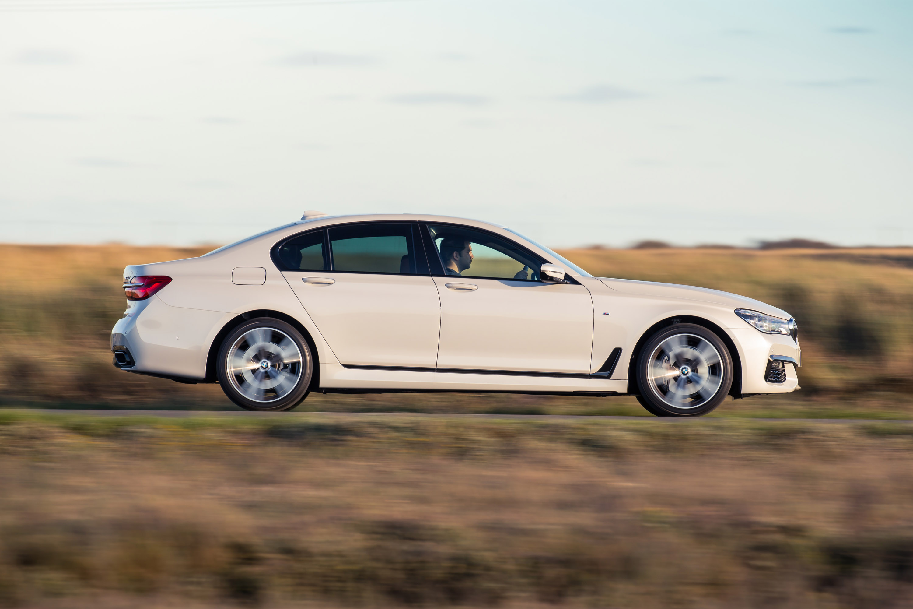 BMW 7-Series UK-Version photo #31