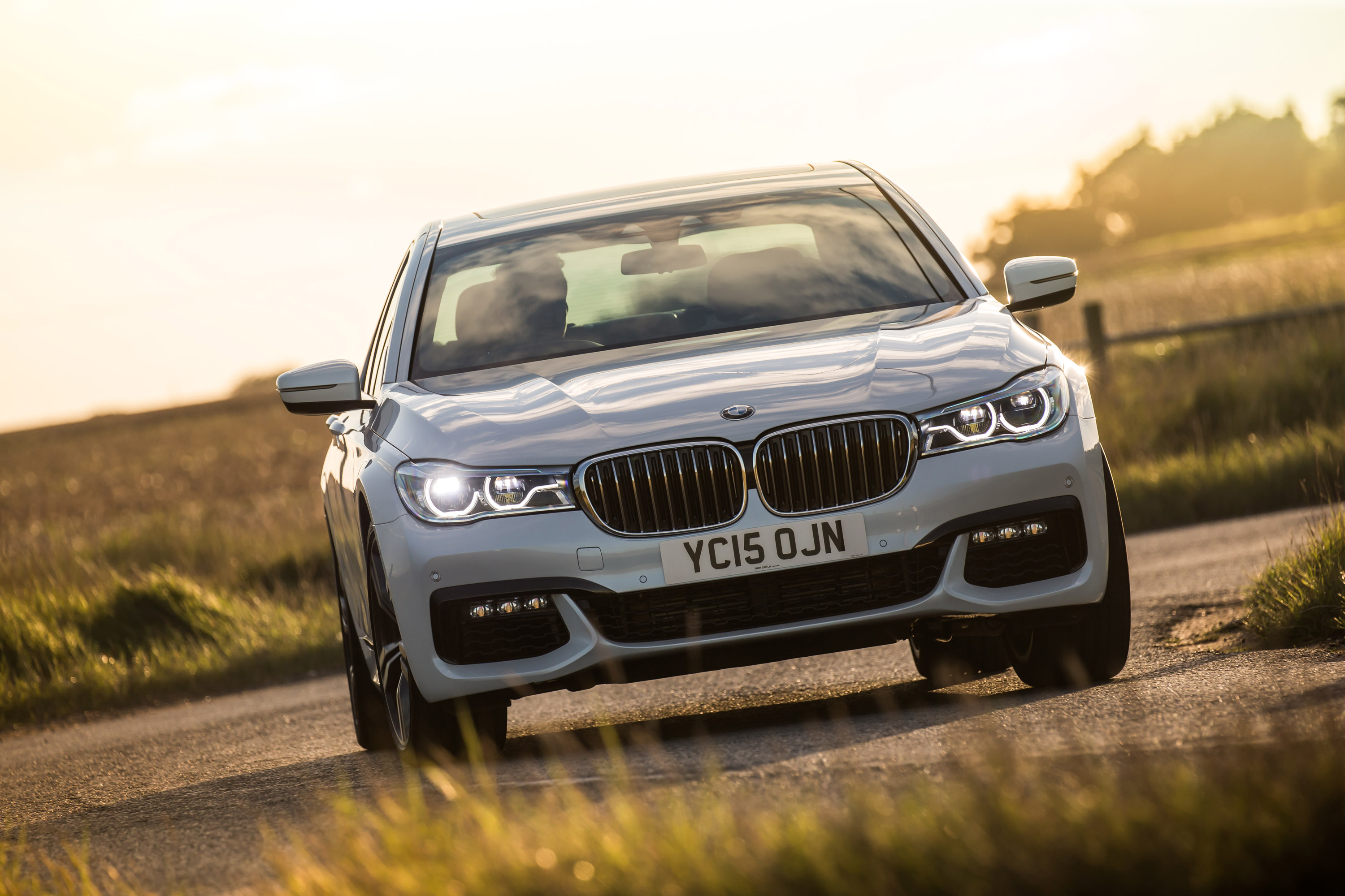 BMW 7-Series UK-Version photo #32
