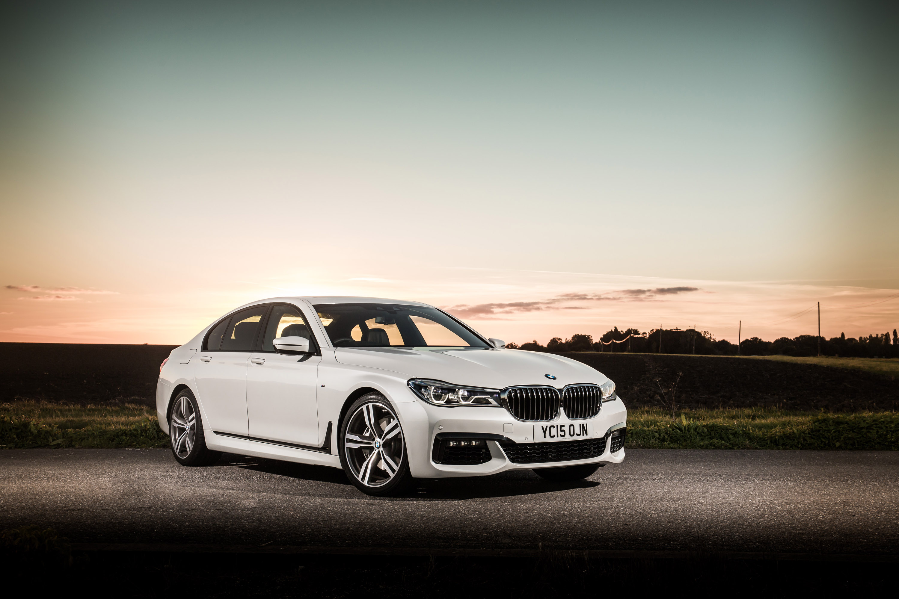 BMW 7-Series UK-Version photo #33