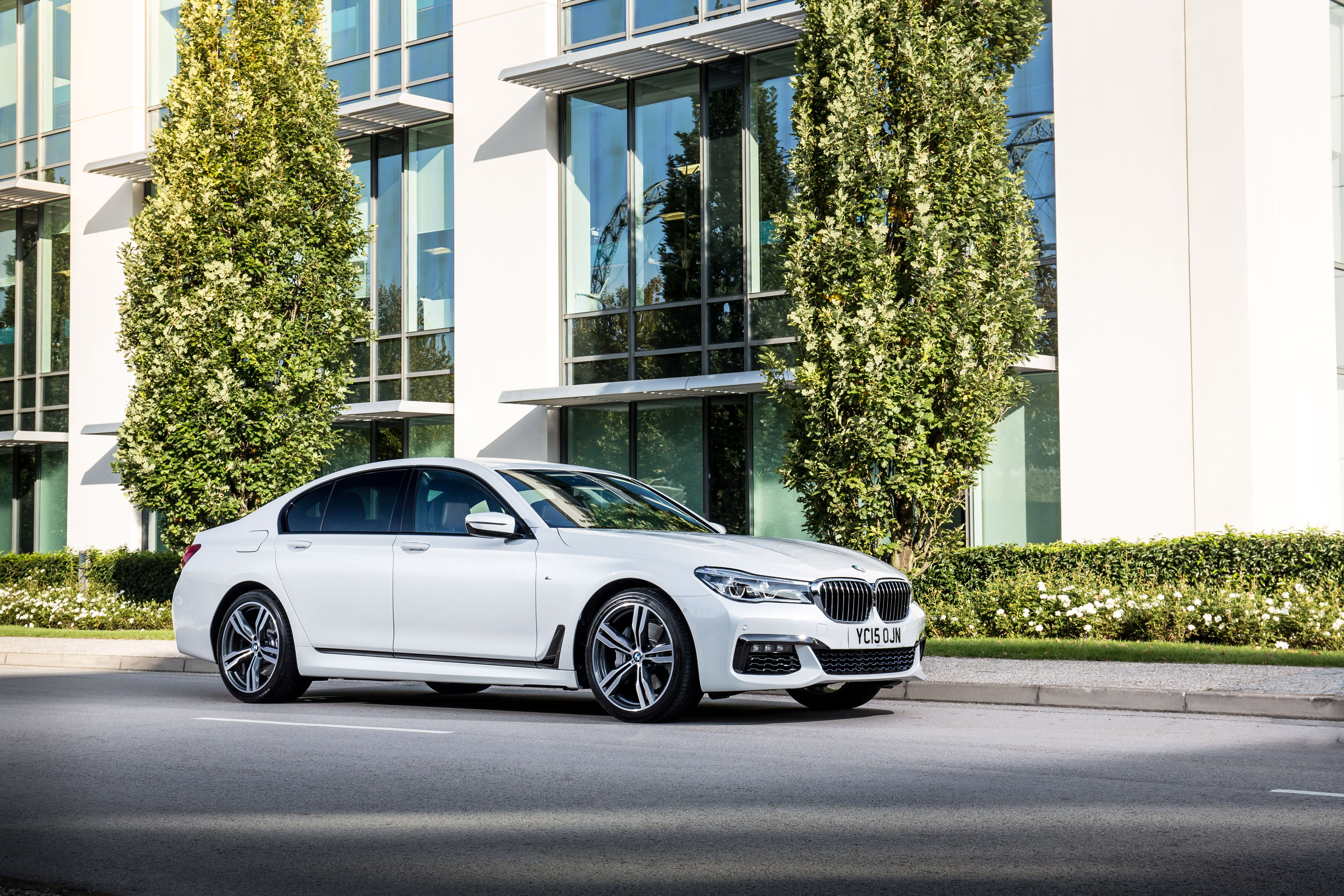 BMW 7-Series UK-Version photo #36