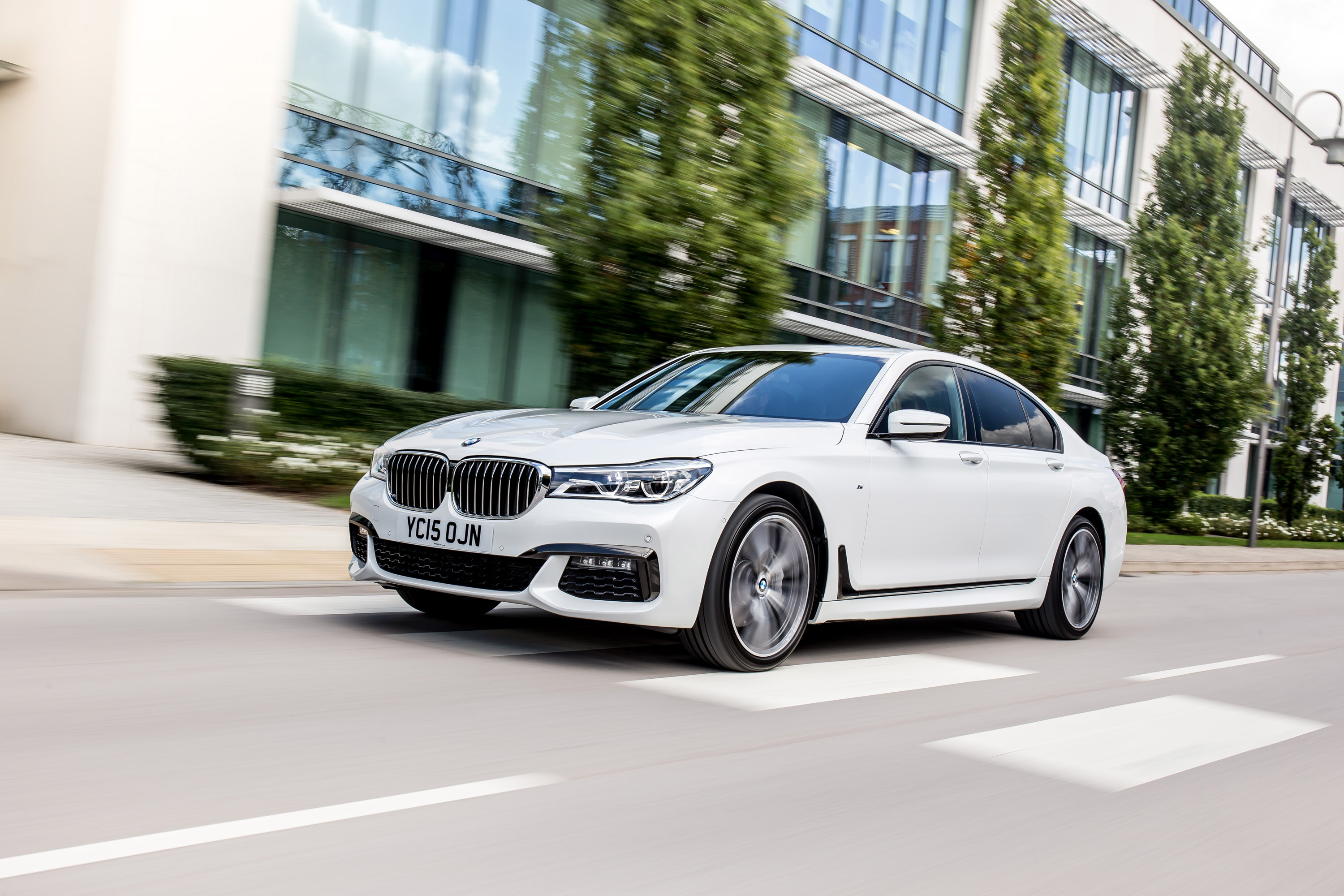 BMW 7-Series UK-Version photo #37