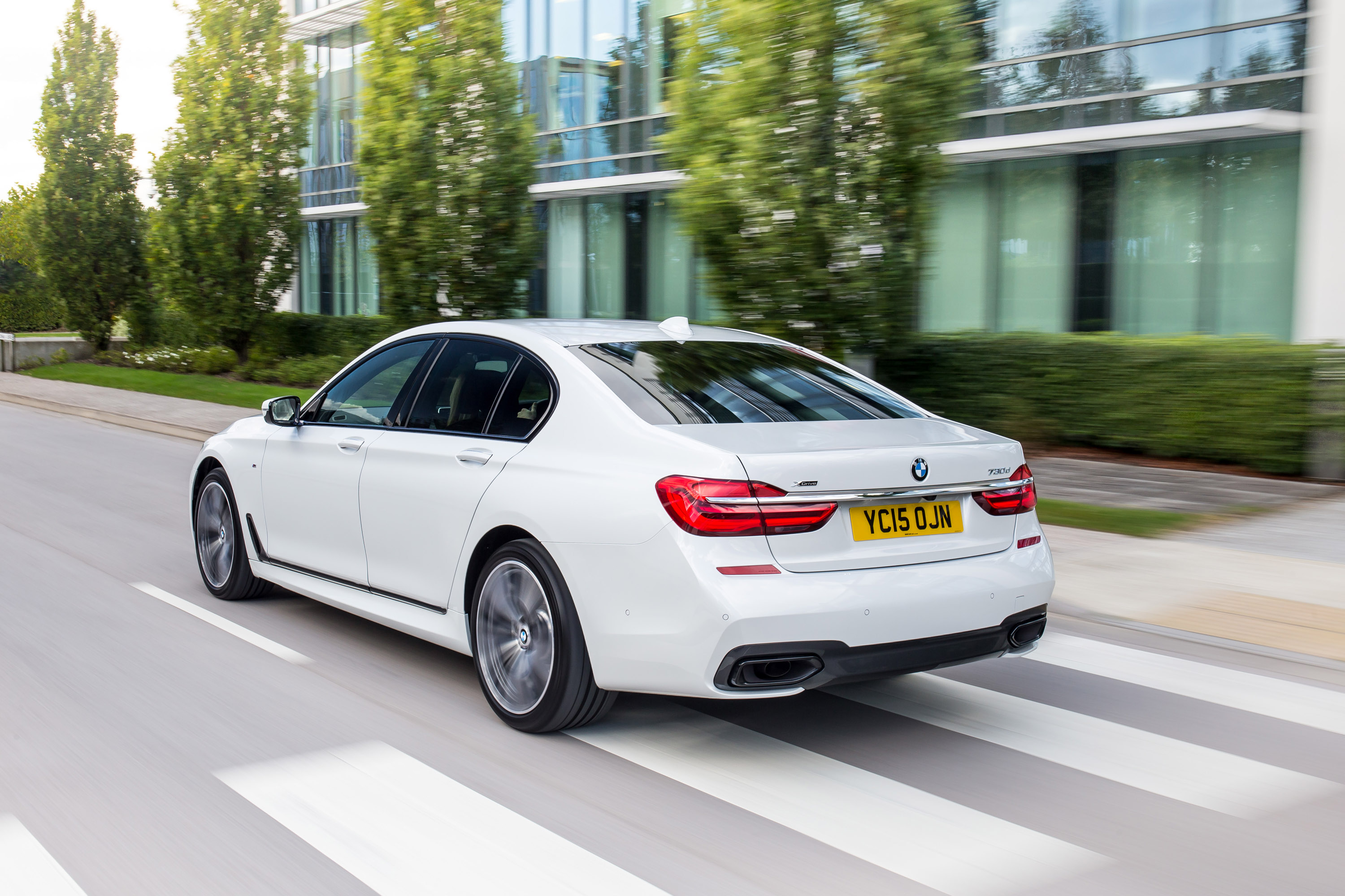 BMW 7-Series UK-Version photo #38