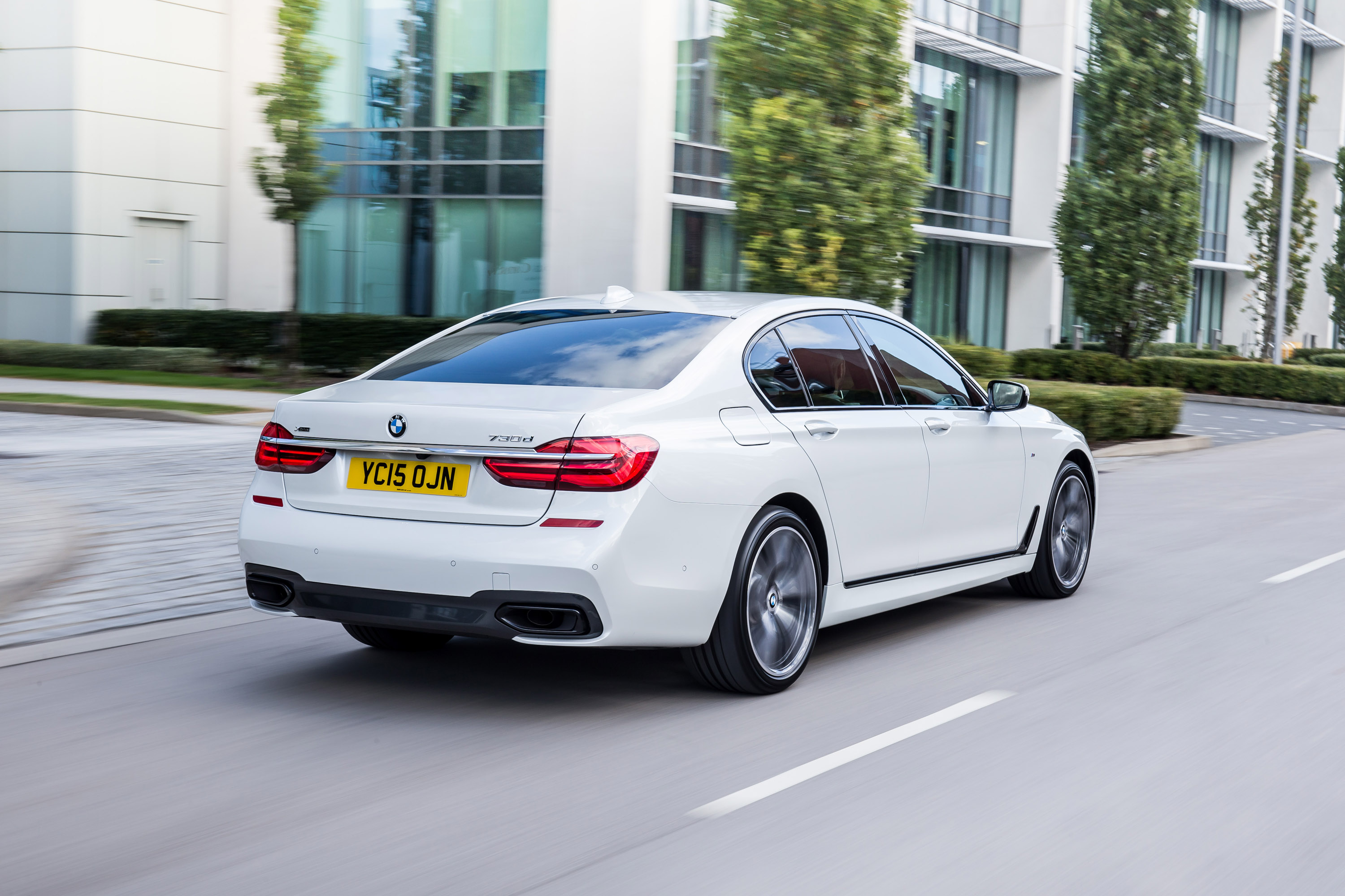 BMW 7-Series UK-Version photo #39