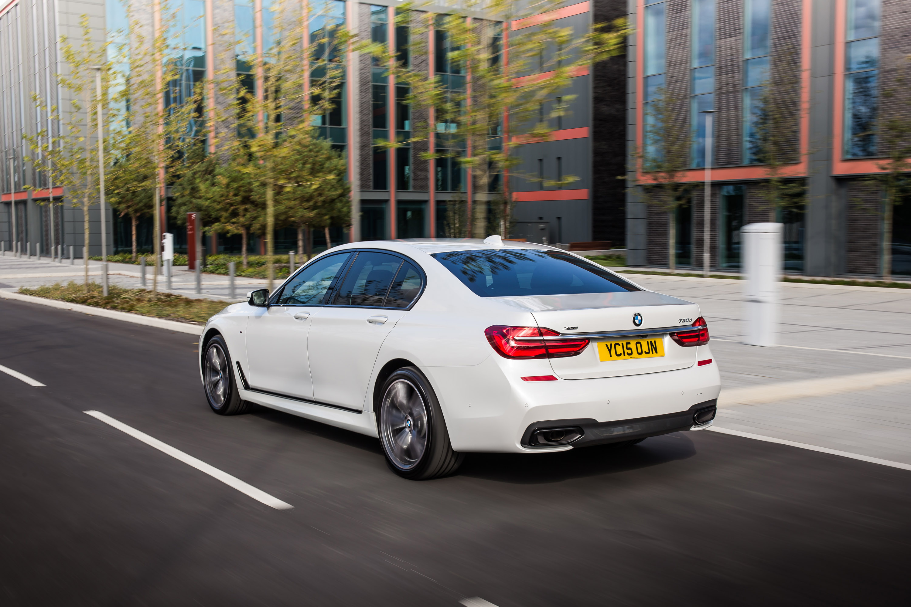 BMW 7-Series UK-Version photo #40