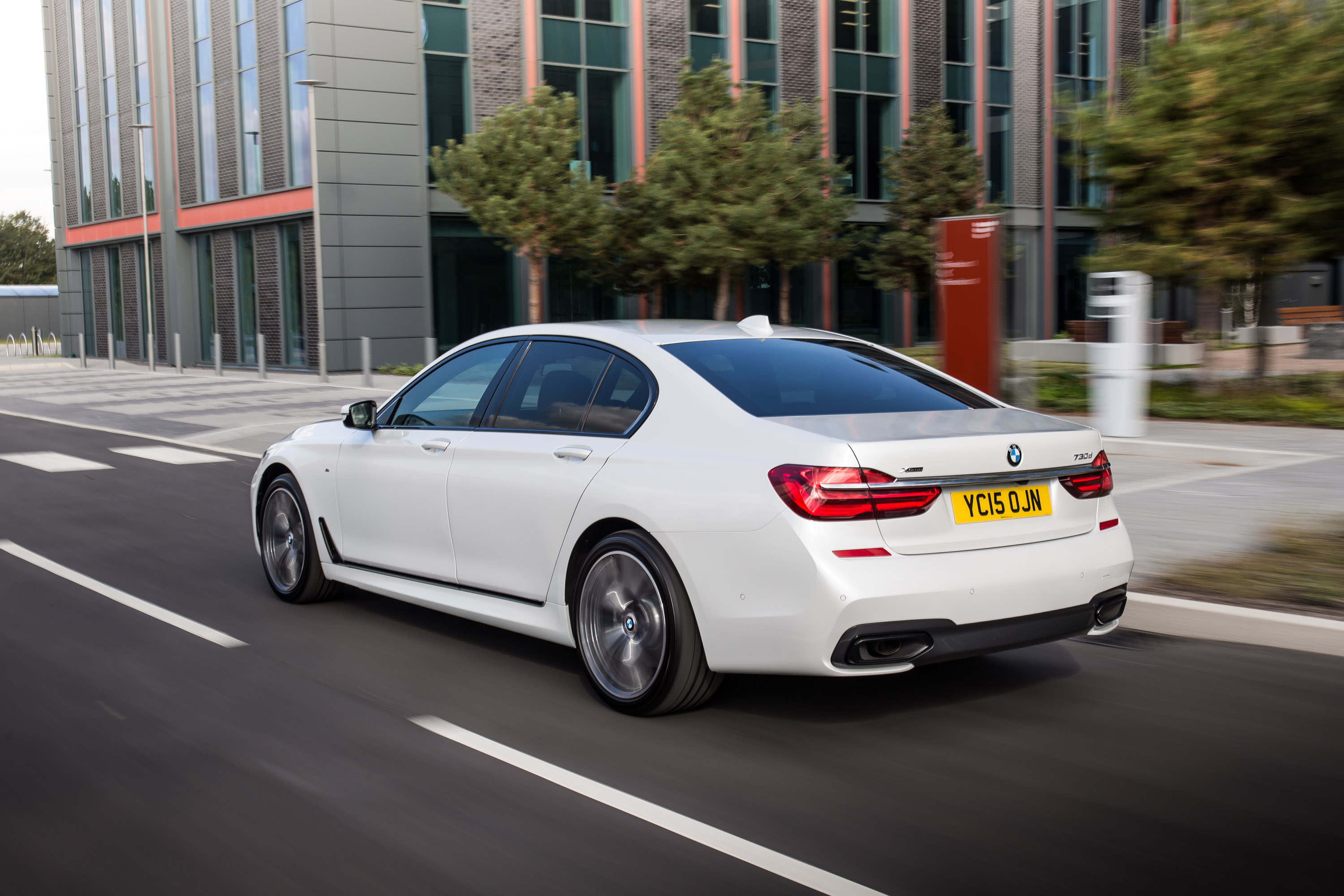 BMW 7-Series UK-Version photo #41