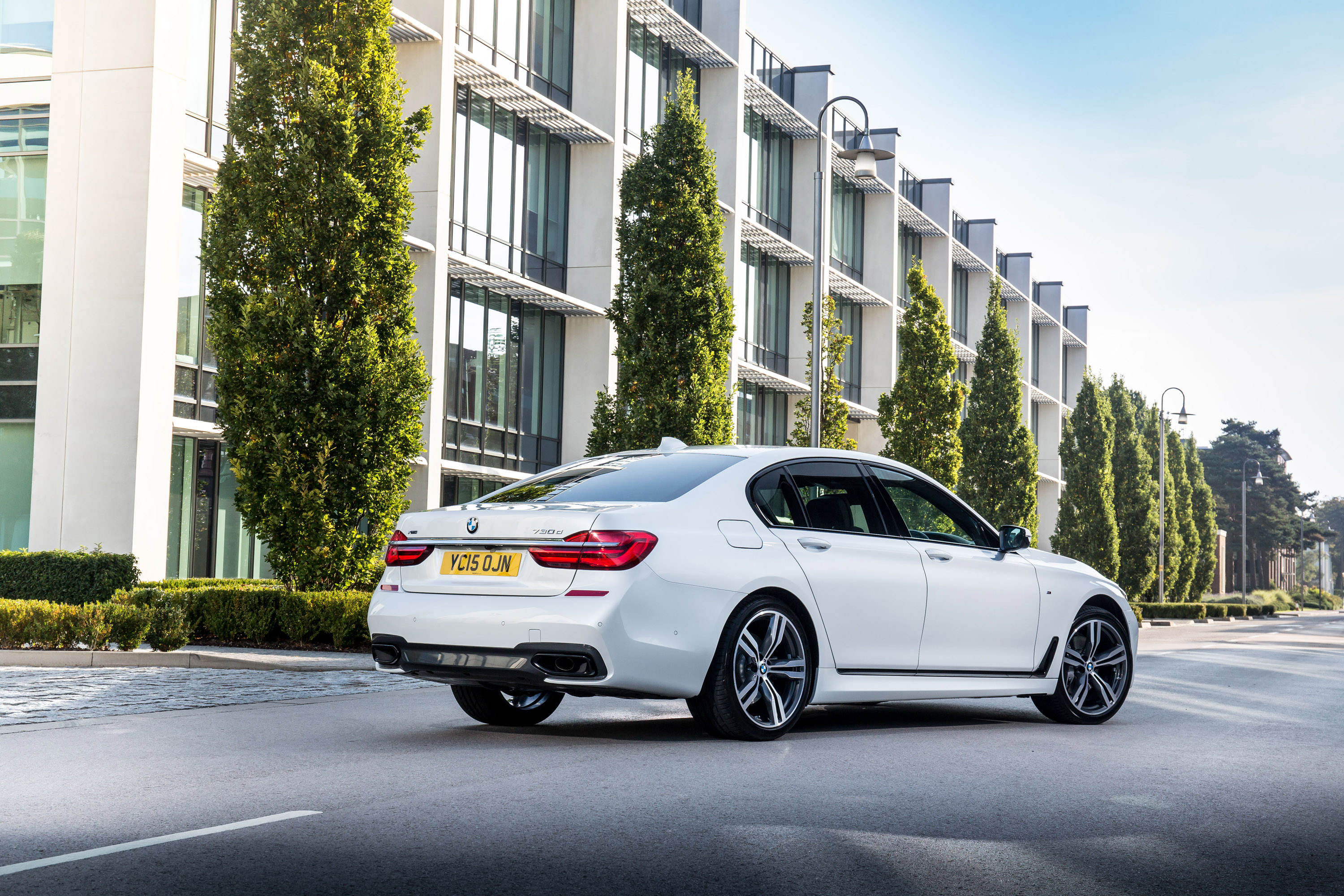 BMW 7-Series UK-Version photo #46