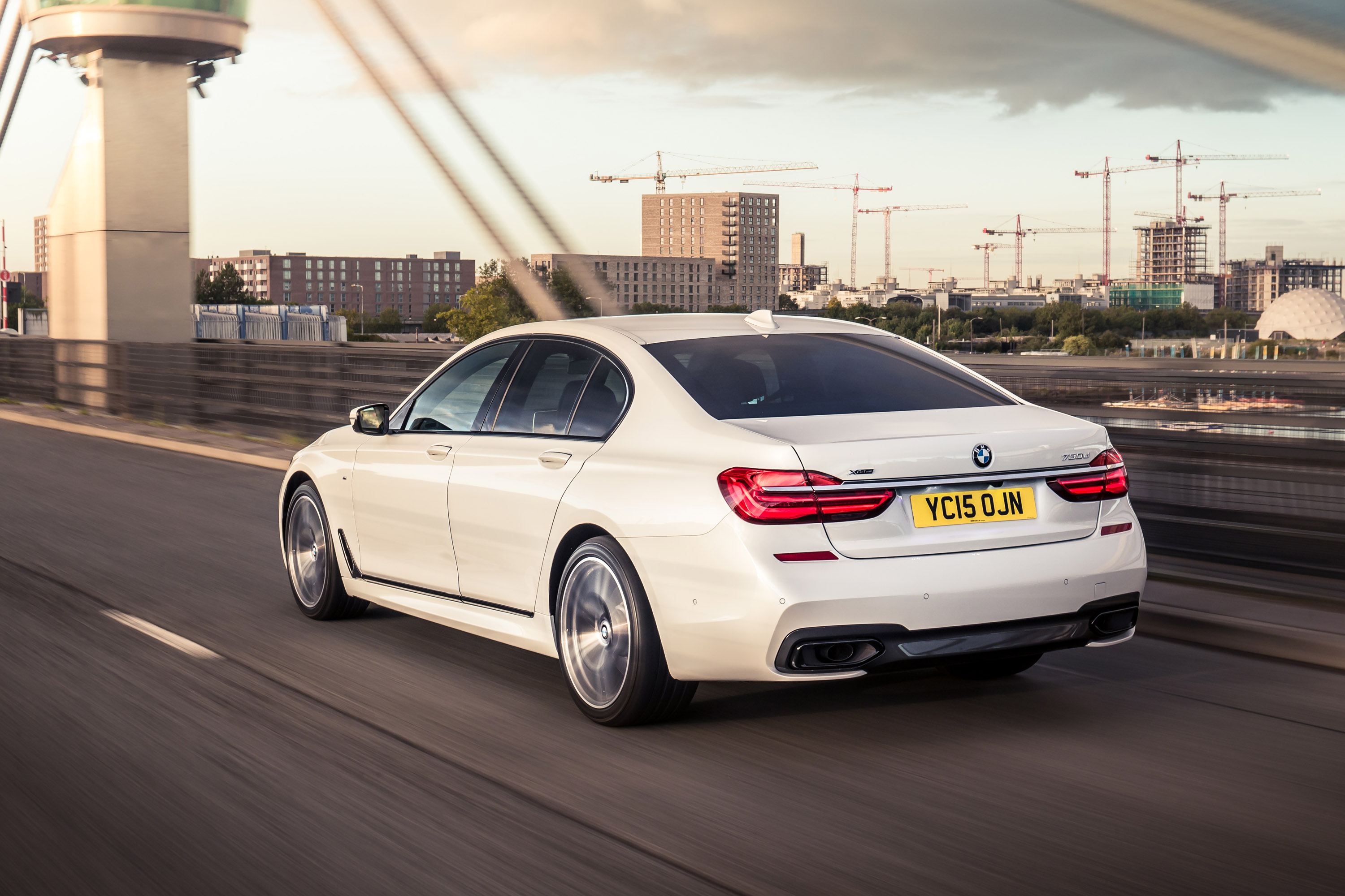 BMW 7-Series UK-Version photo #48