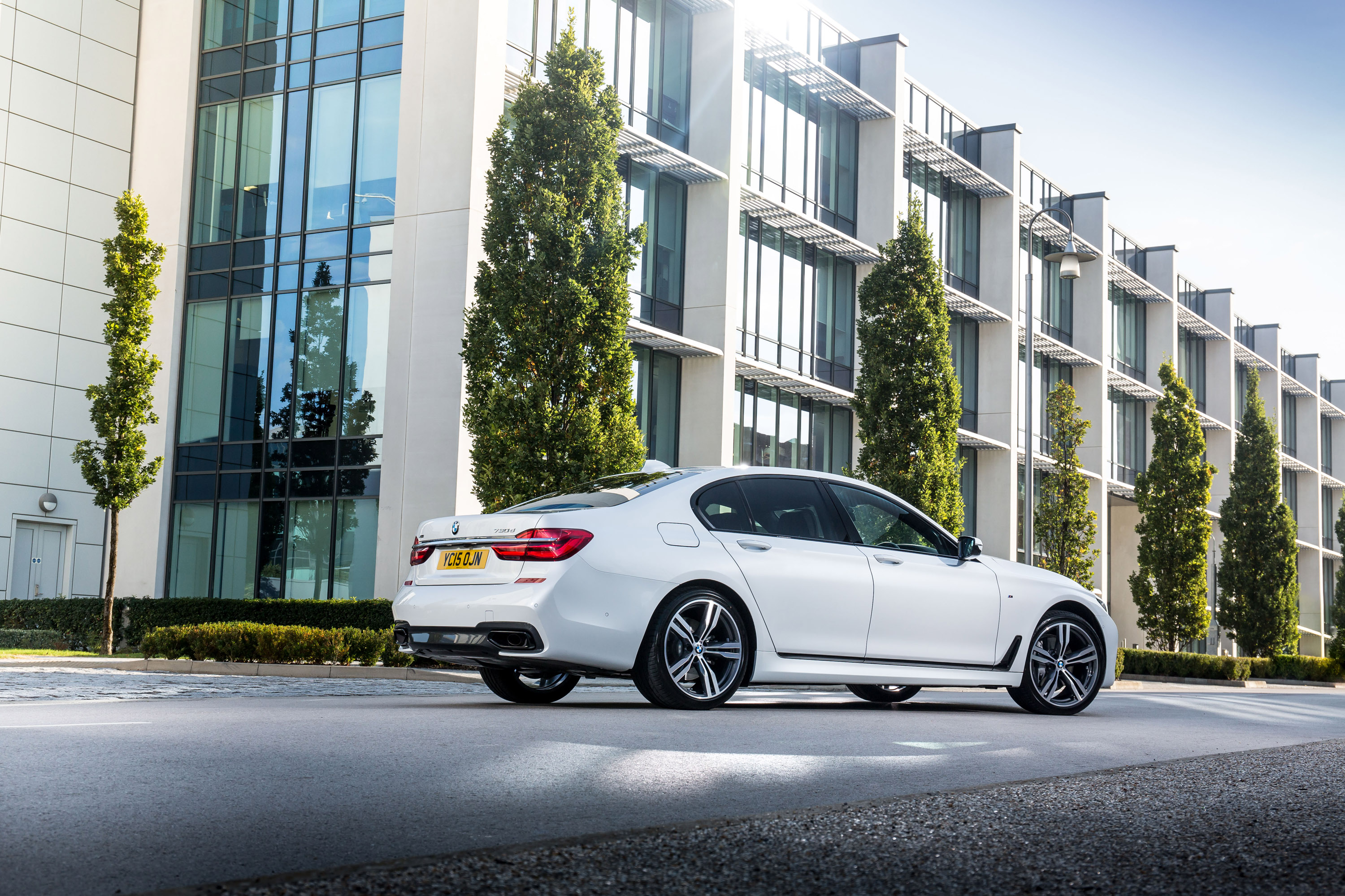 BMW 7-Series UK-Version photo #49