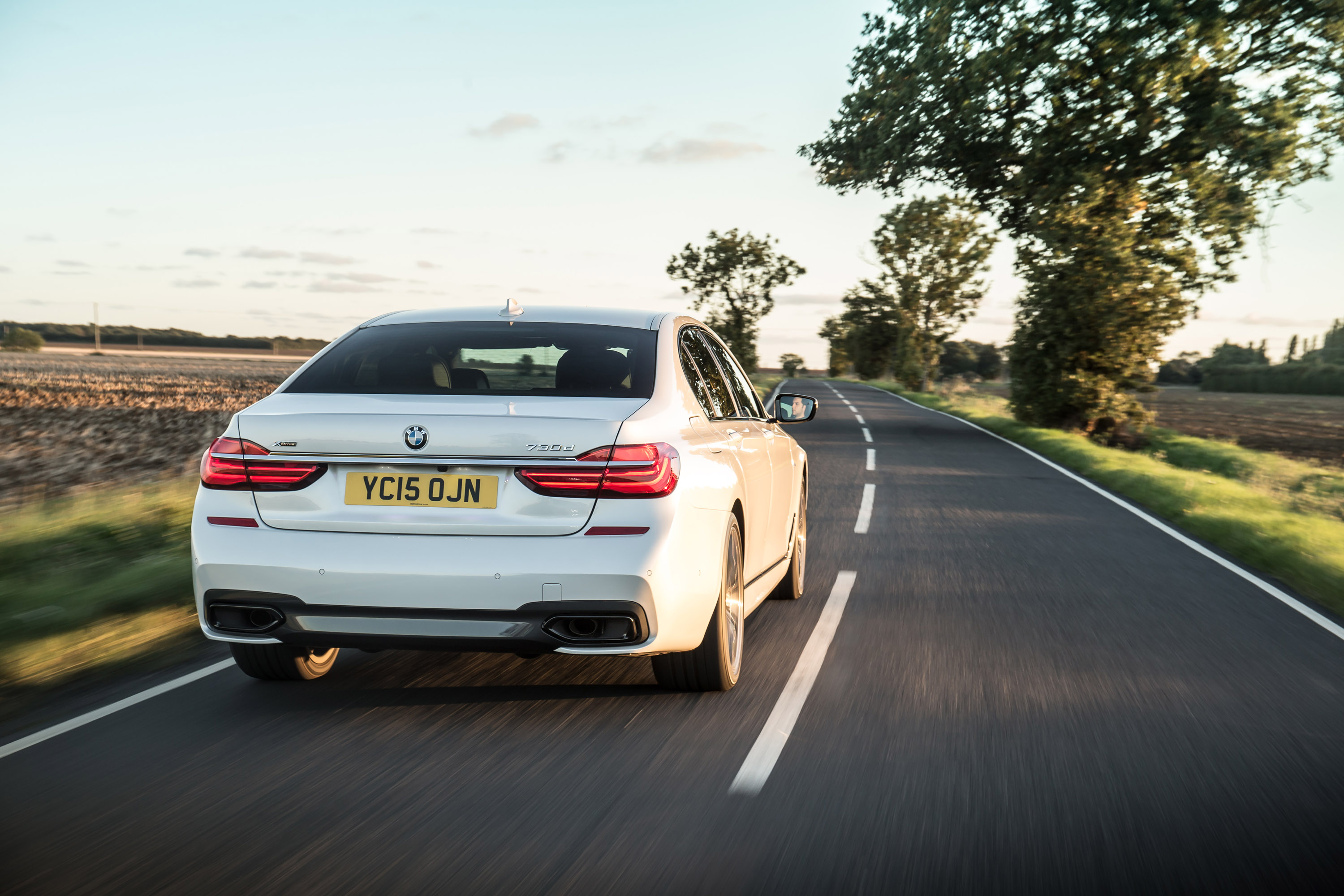 BMW 7-Series UK-Version photo #51