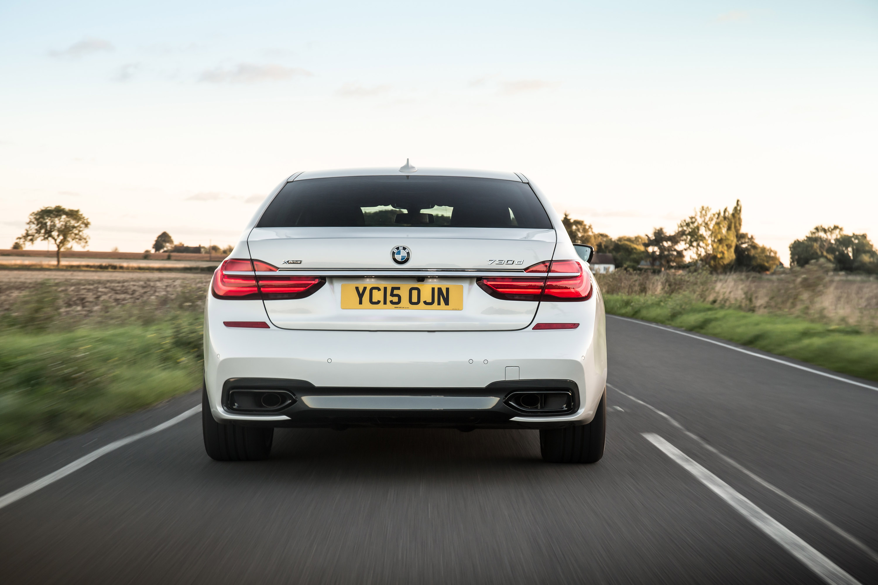 BMW 7-Series UK-Version photo #52