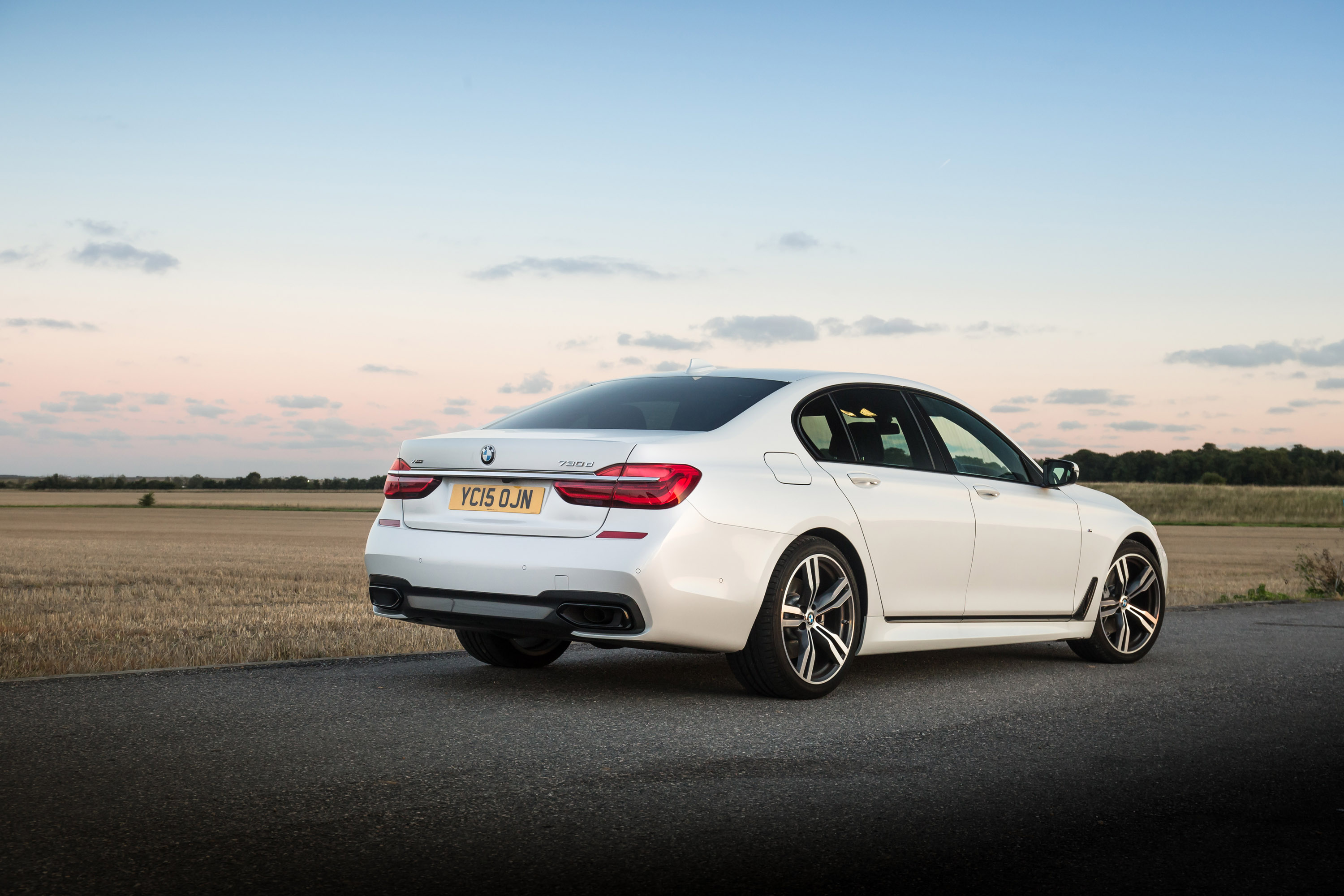 BMW 7-Series UK-Version photo #56