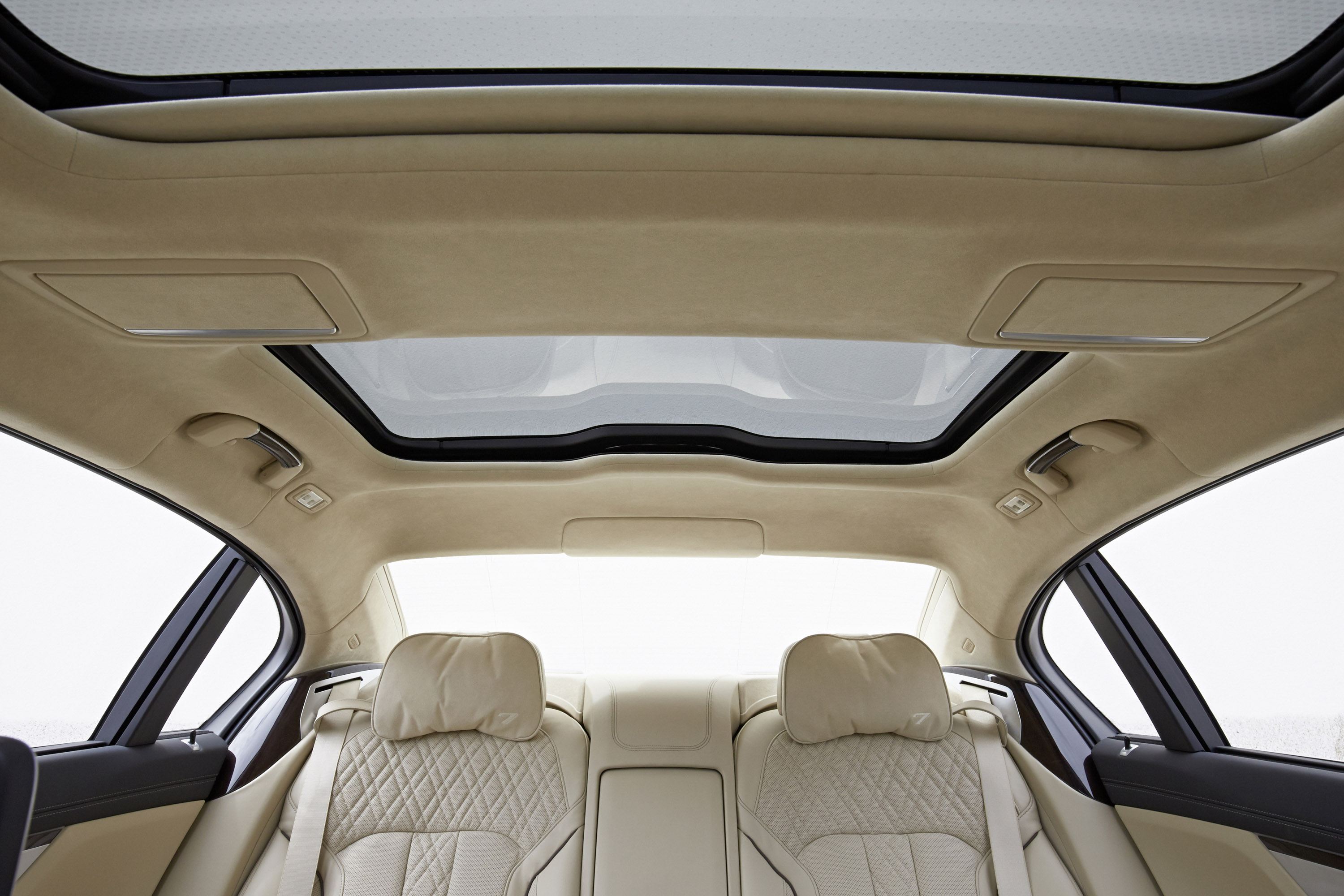 BMW 7-Series UK-Version photo #61