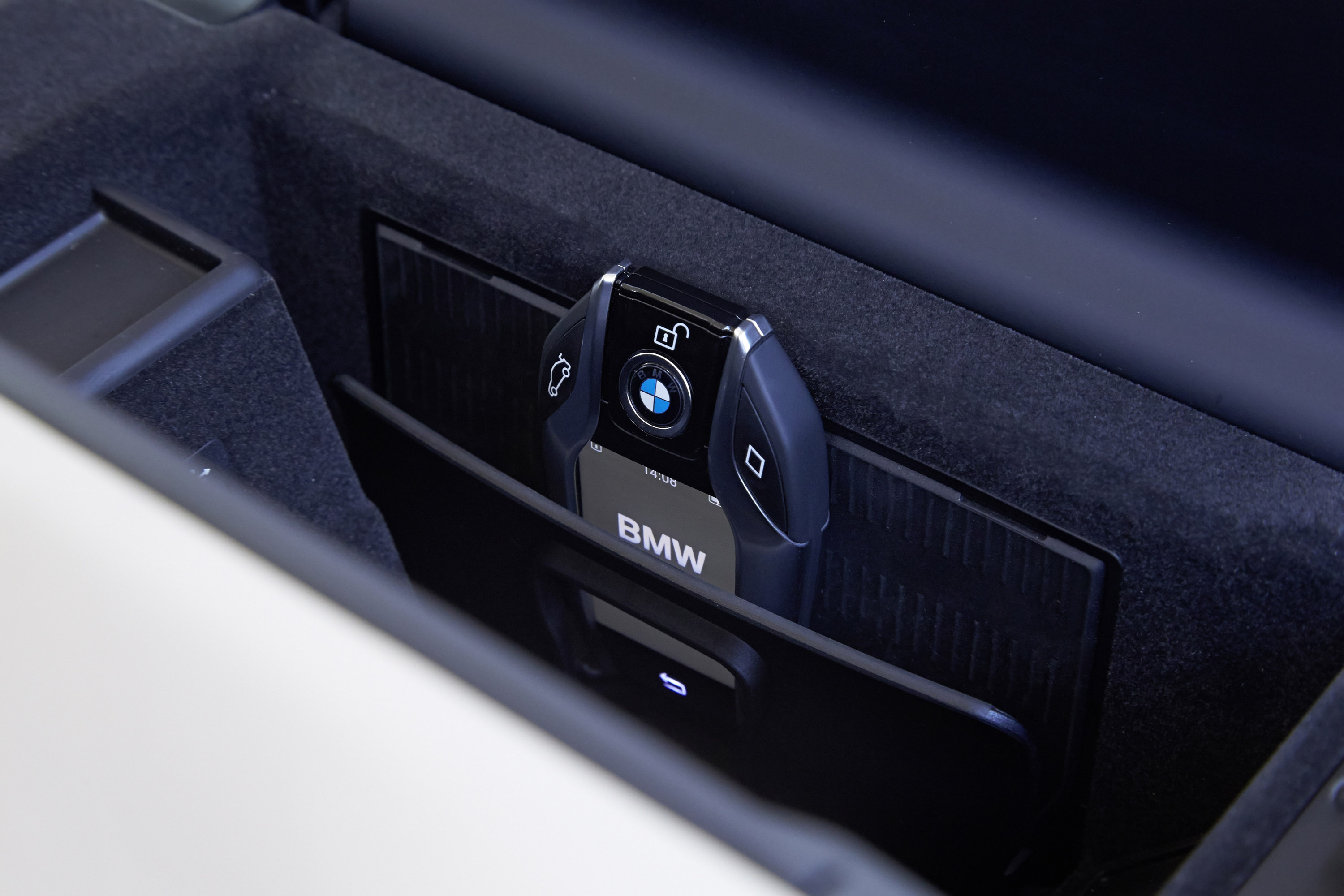 BMW 7-Series UK-Version photo #64