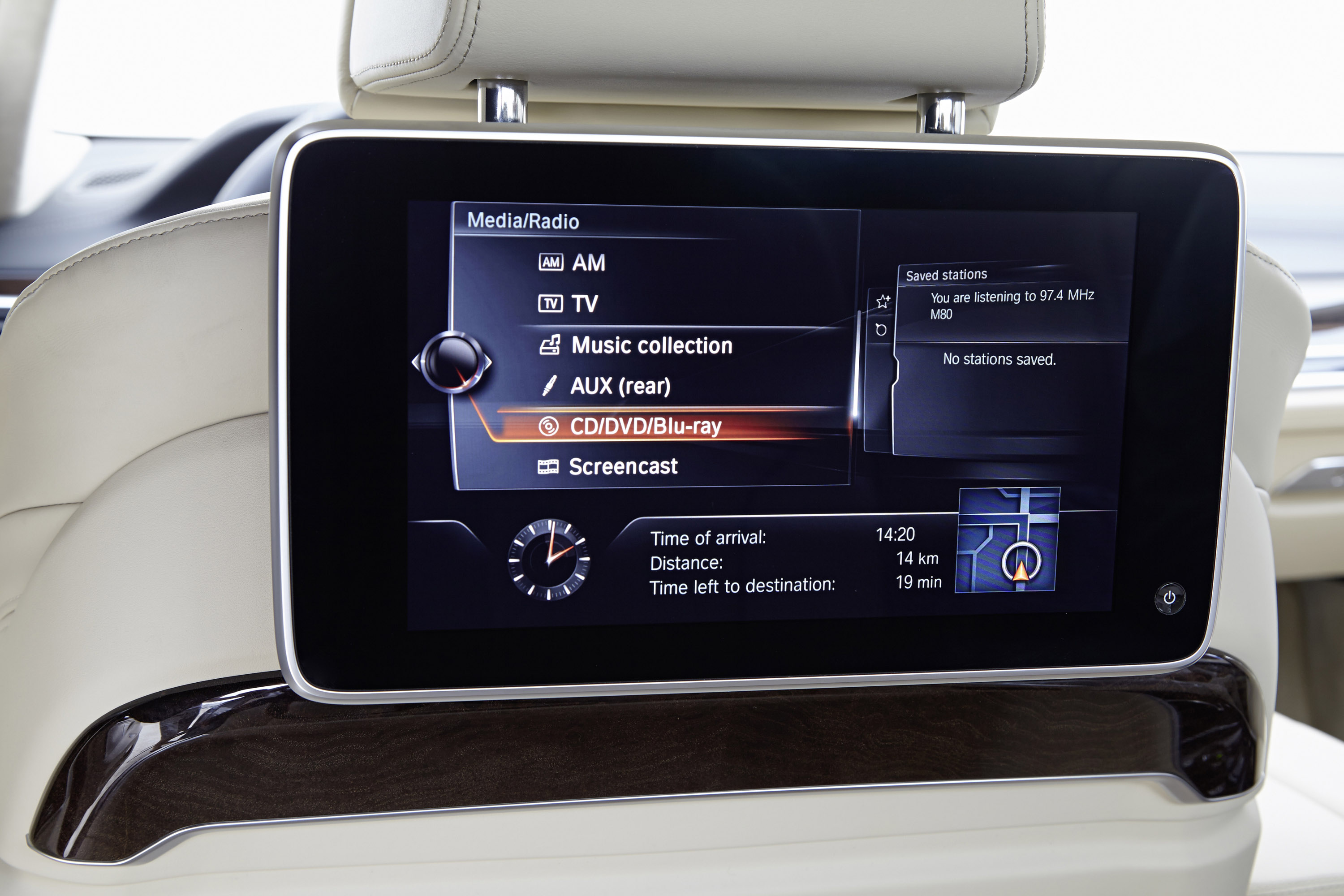 BMW 7-Series UK-Version photo #65
