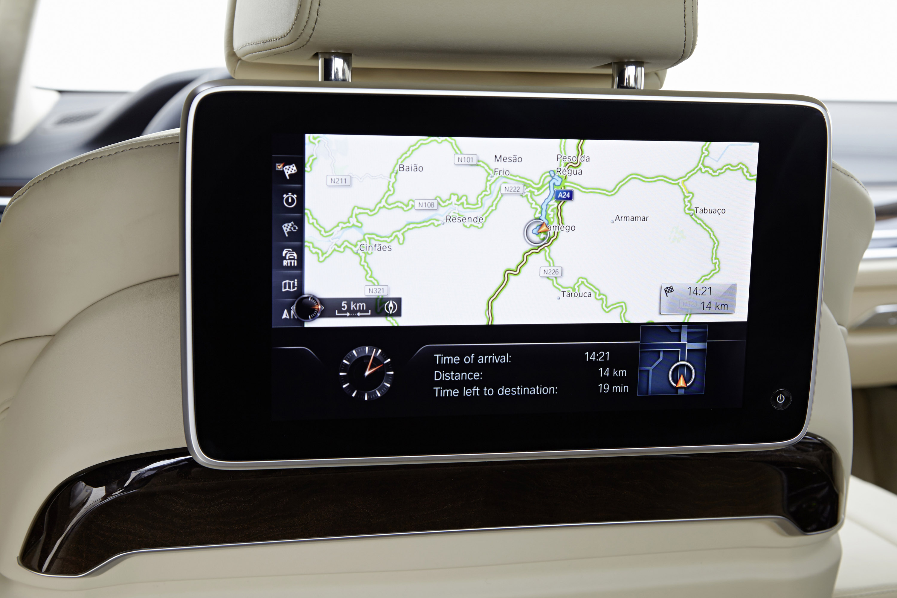 BMW 7-Series UK-Version photo #66
