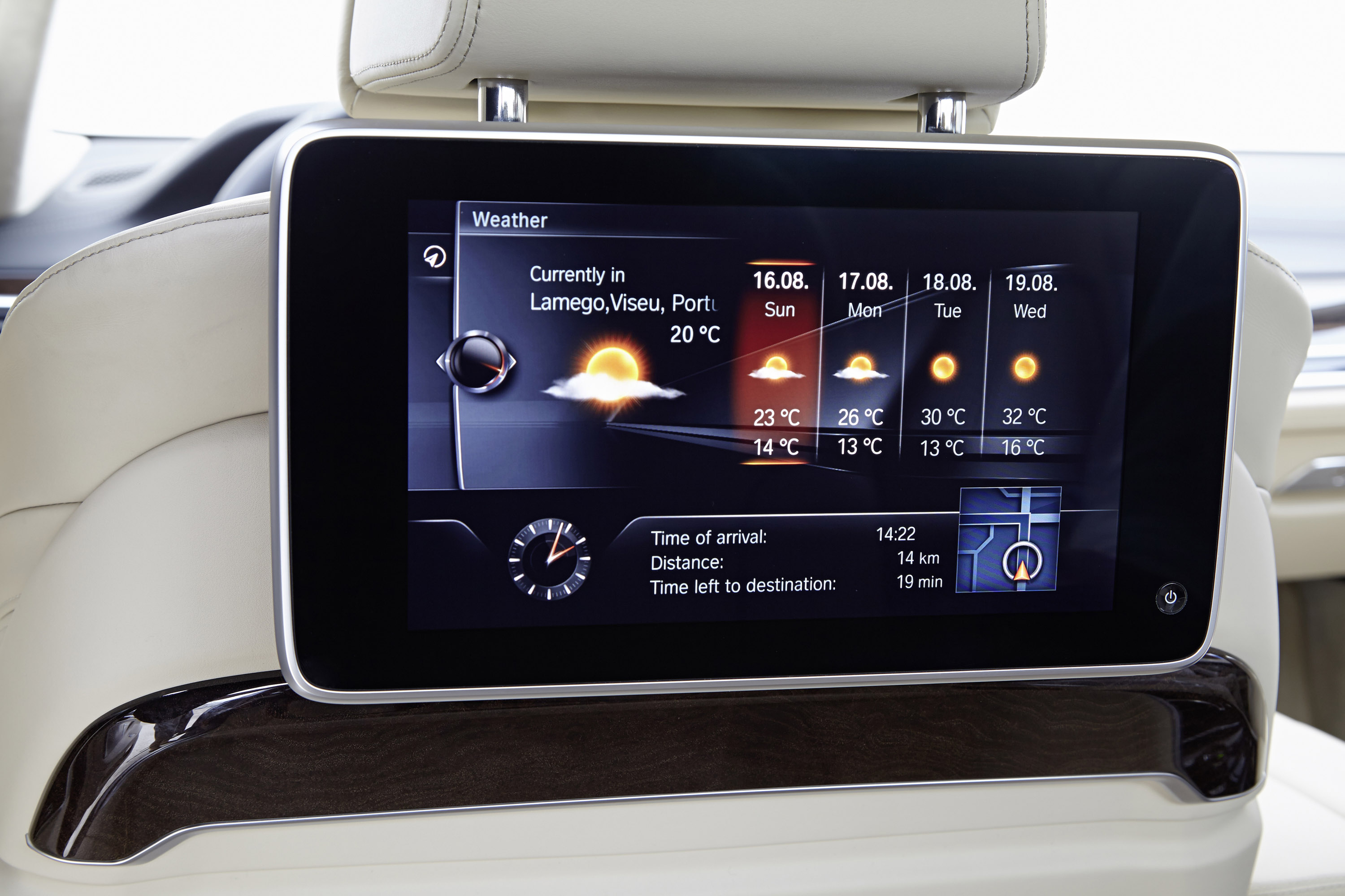 BMW 7-Series UK-Version photo #67
