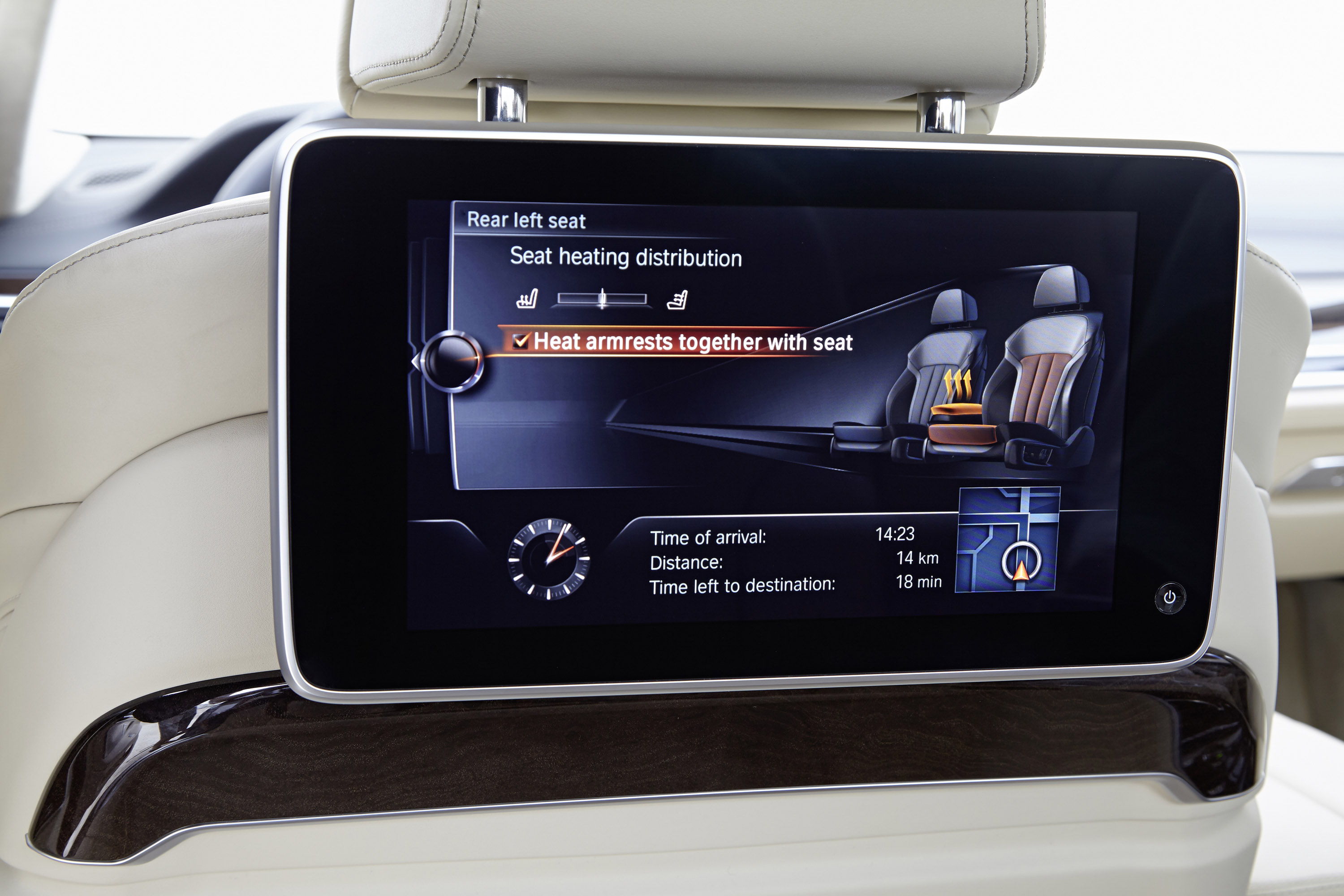 BMW 7-Series UK-Version photo #68