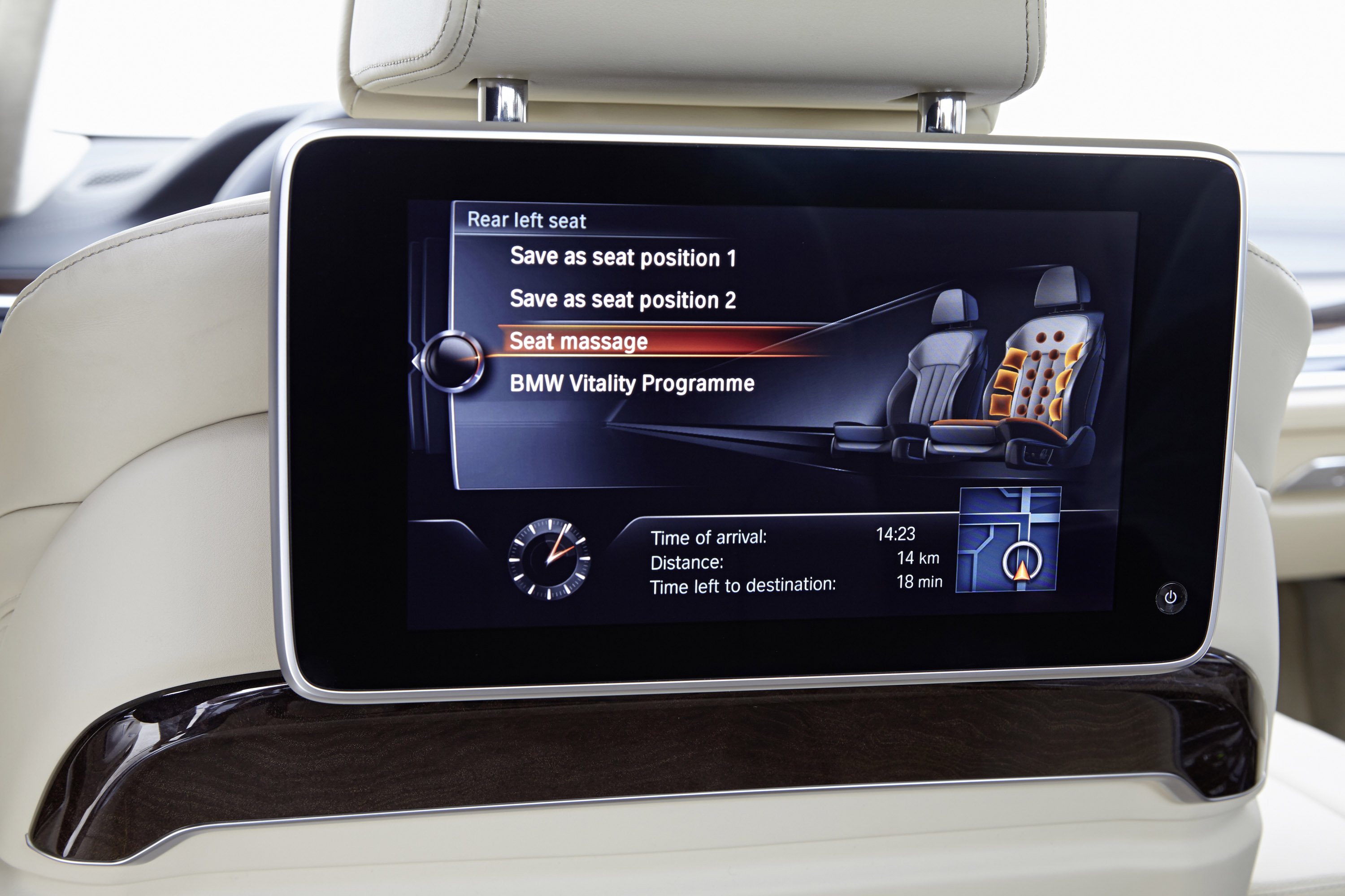 BMW 7-Series UK-Version photo #69