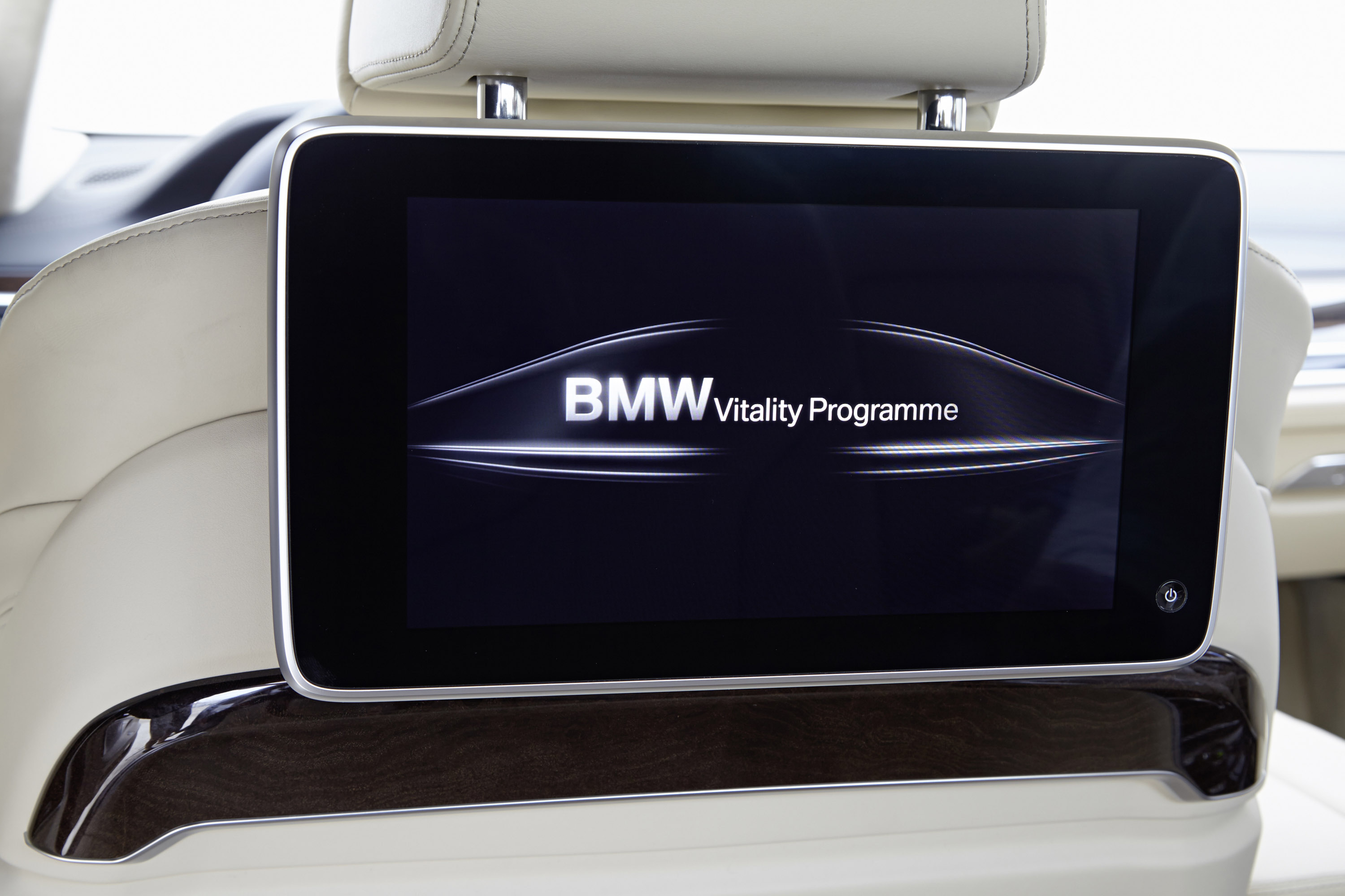 BMW 7-Series UK-Version photo #71