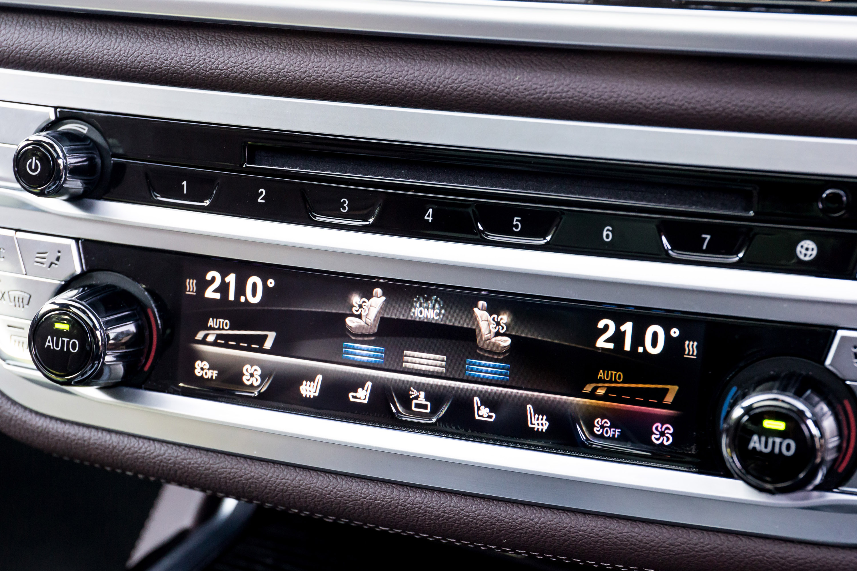 BMW 7-Series UK-Version photo #84