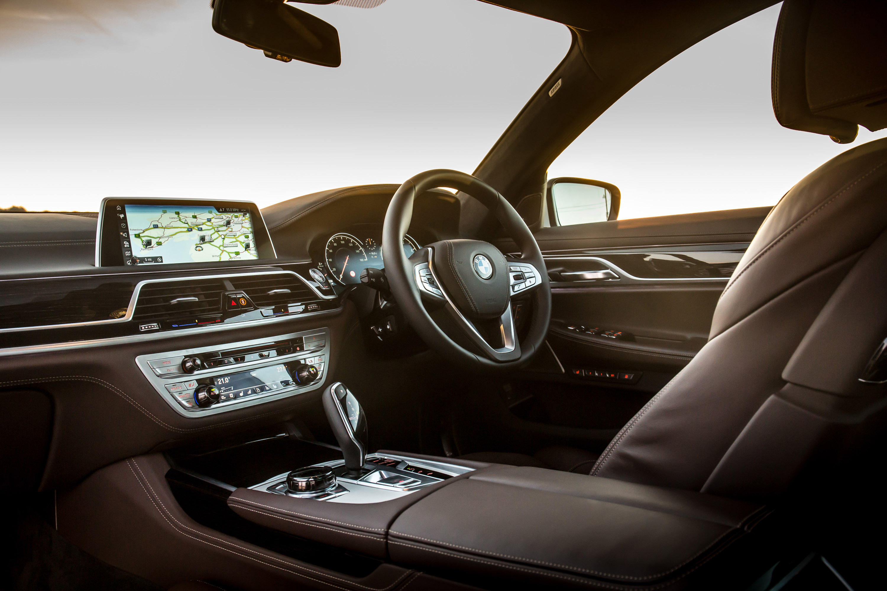 BMW 7-Series UK-Version photo #92